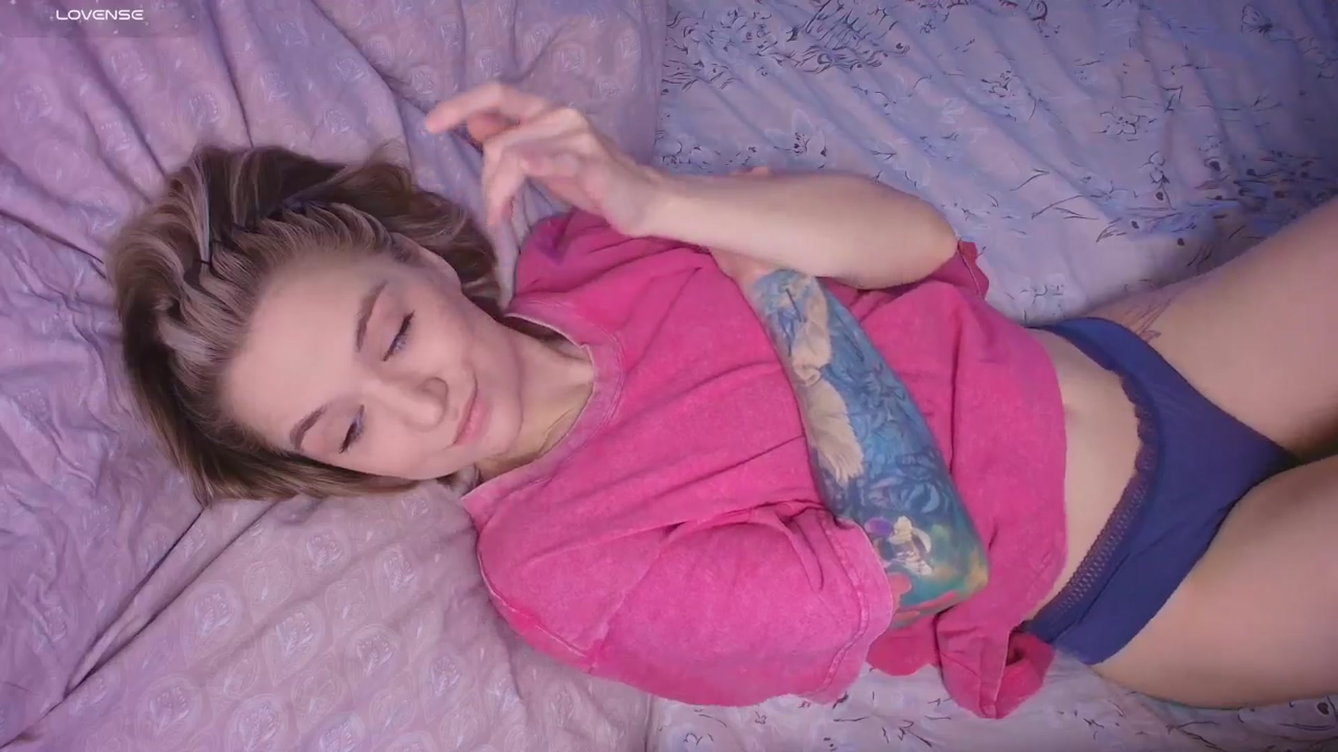 Gallery image thumbnail from Kota_sky's myfreecams stream on, 10/07/2025, 03:12 image 6 of 20