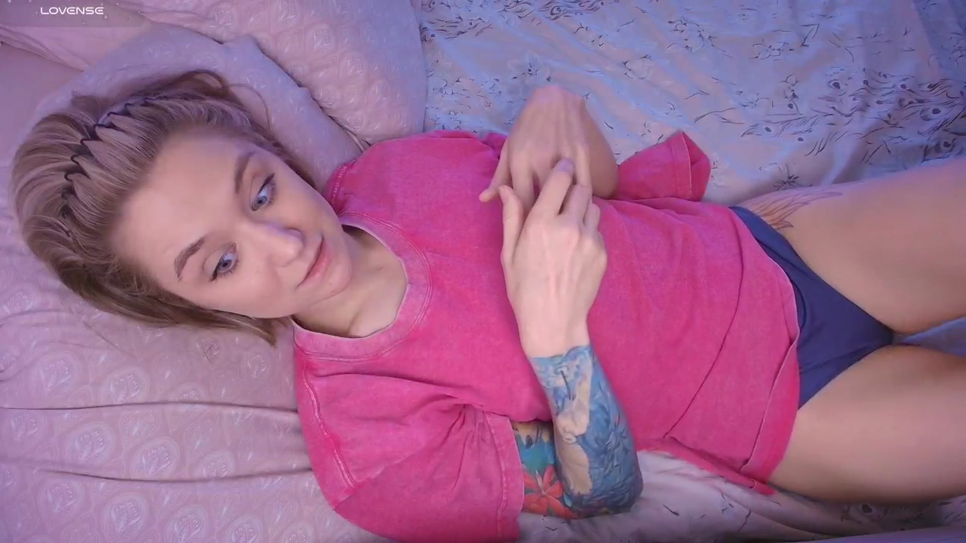 Gallery image thumbnail from Kota_sky's myfreecams stream on, 10/07/2025, 06:43 image 5 of 20