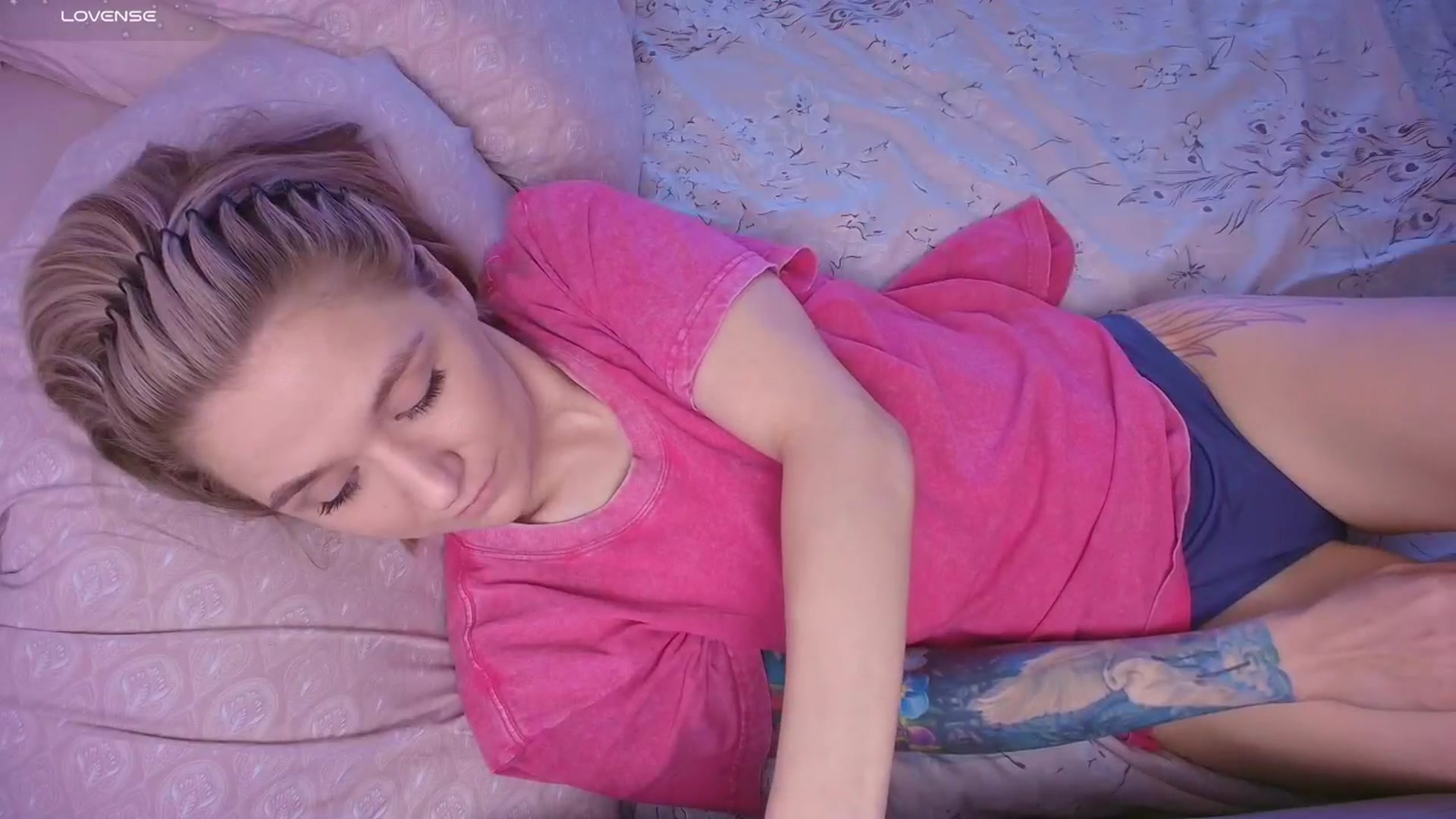 Gallery image thumbnail from Kota_sky's myfreecams stream on, 10/07/2025, 06:43 image 4 of 20