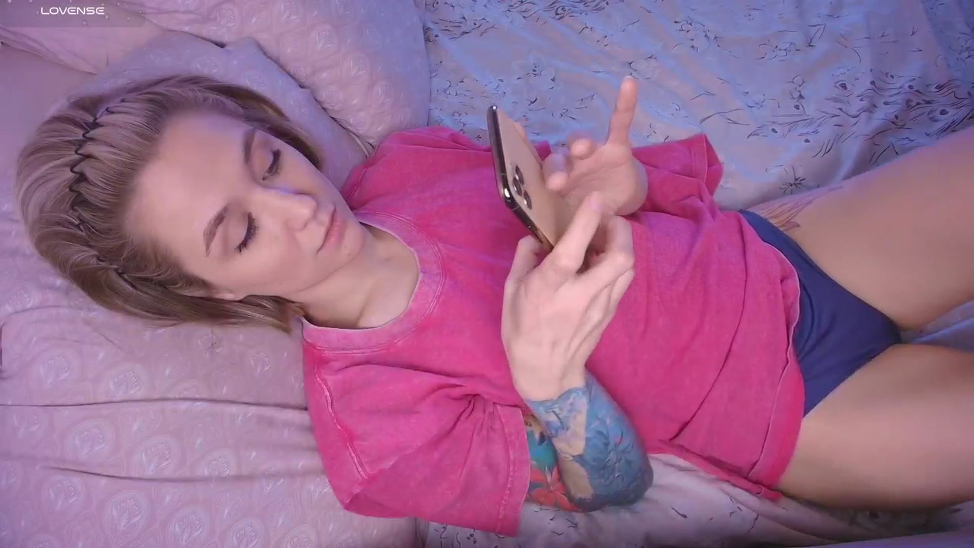 Gallery image thumbnail from Kota_sky's myfreecams stream on, 10/07/2025, 06:43 image 2 of 20