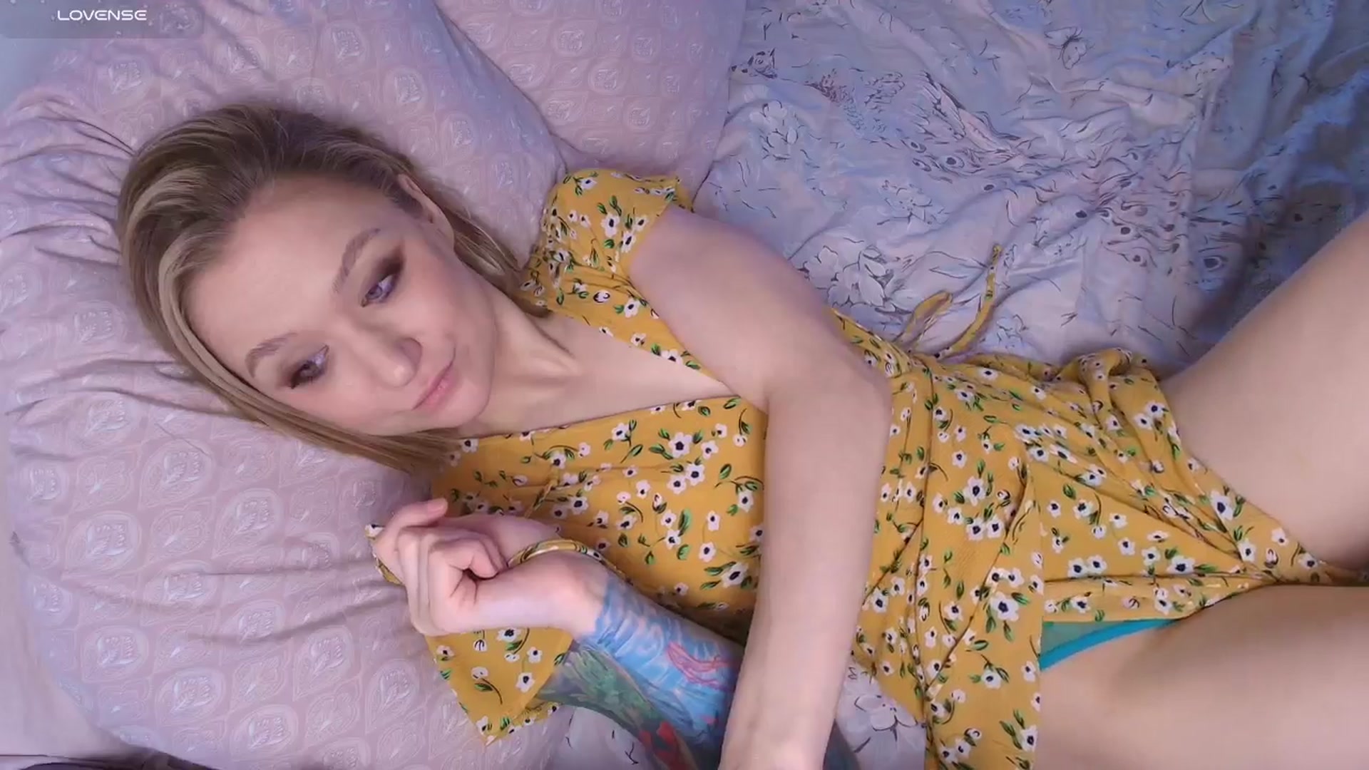 Gallery image thumbnail from Kota_sky's myfreecams stream on, 12/03/2025, 07:32 image 9 of 20