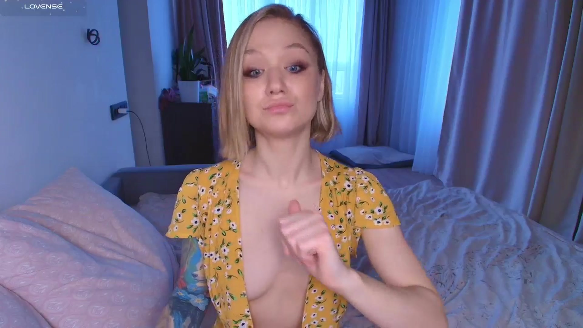 Gallery image thumbnail from Kota_sky's myfreecams stream on, 12/03/2025, 07:32 image 12 of 20