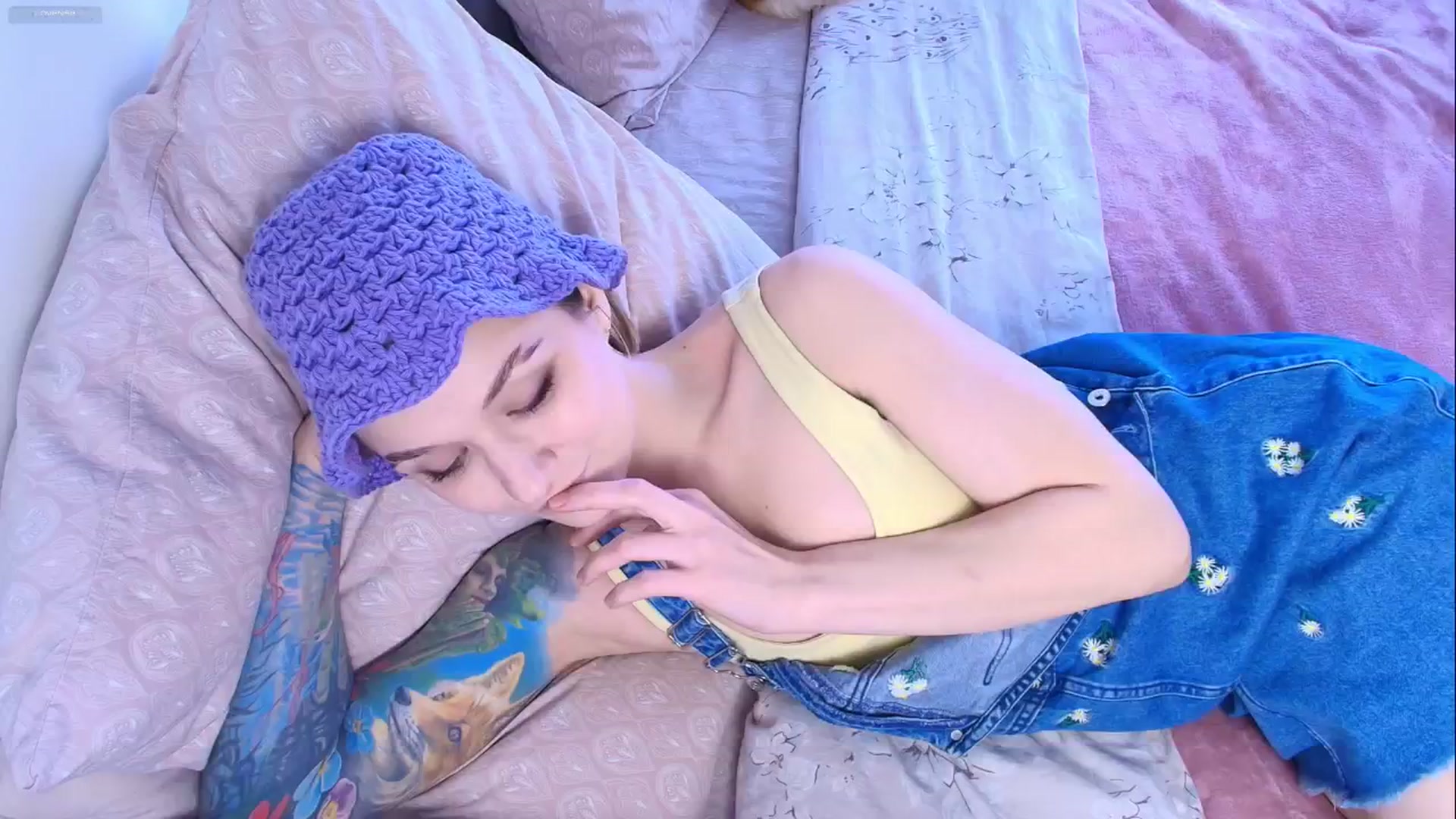 Gallery image thumbnail from Kota_sky's myfreecams stream on, 04/07/2026, 06:49 image 19 of 20