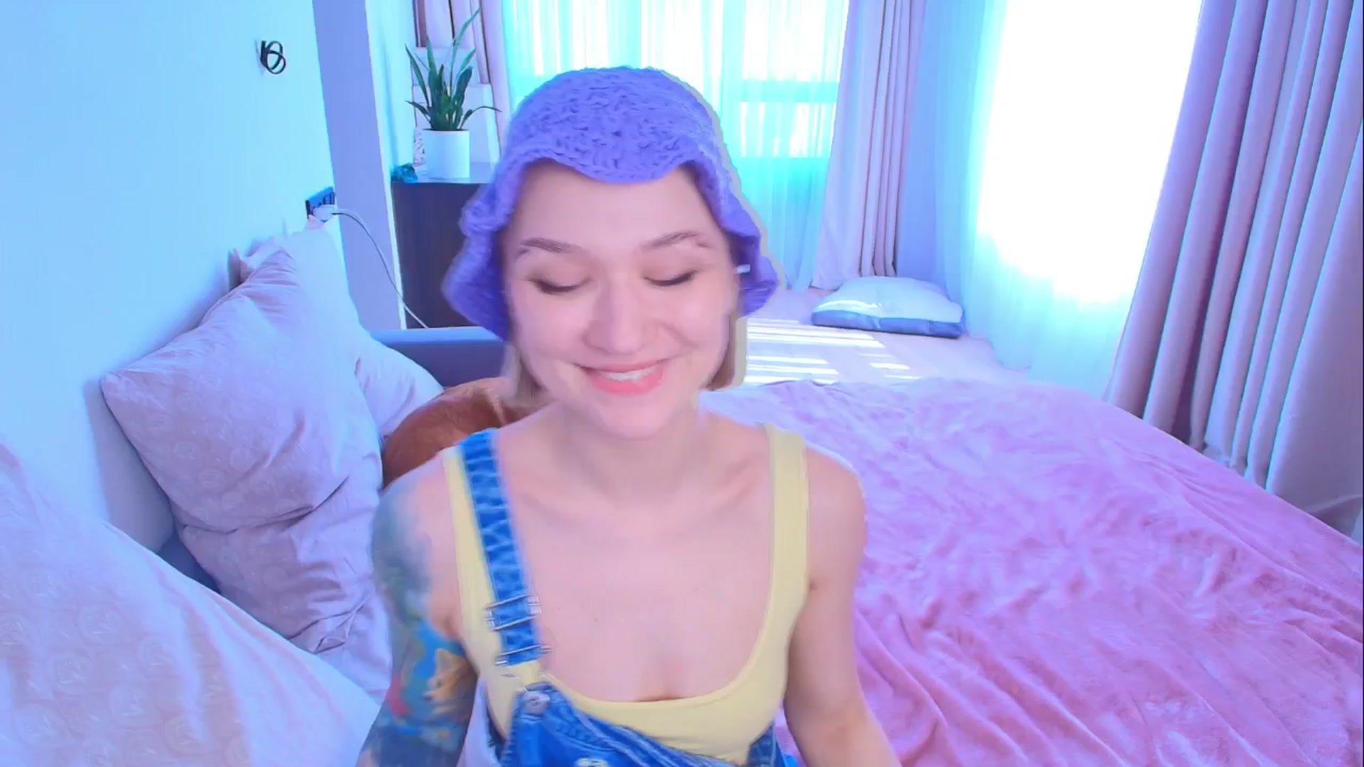 Gallery image thumbnail from Kota_sky's myfreecams stream on, 04/07/2026, 07:31 image 1 of 20