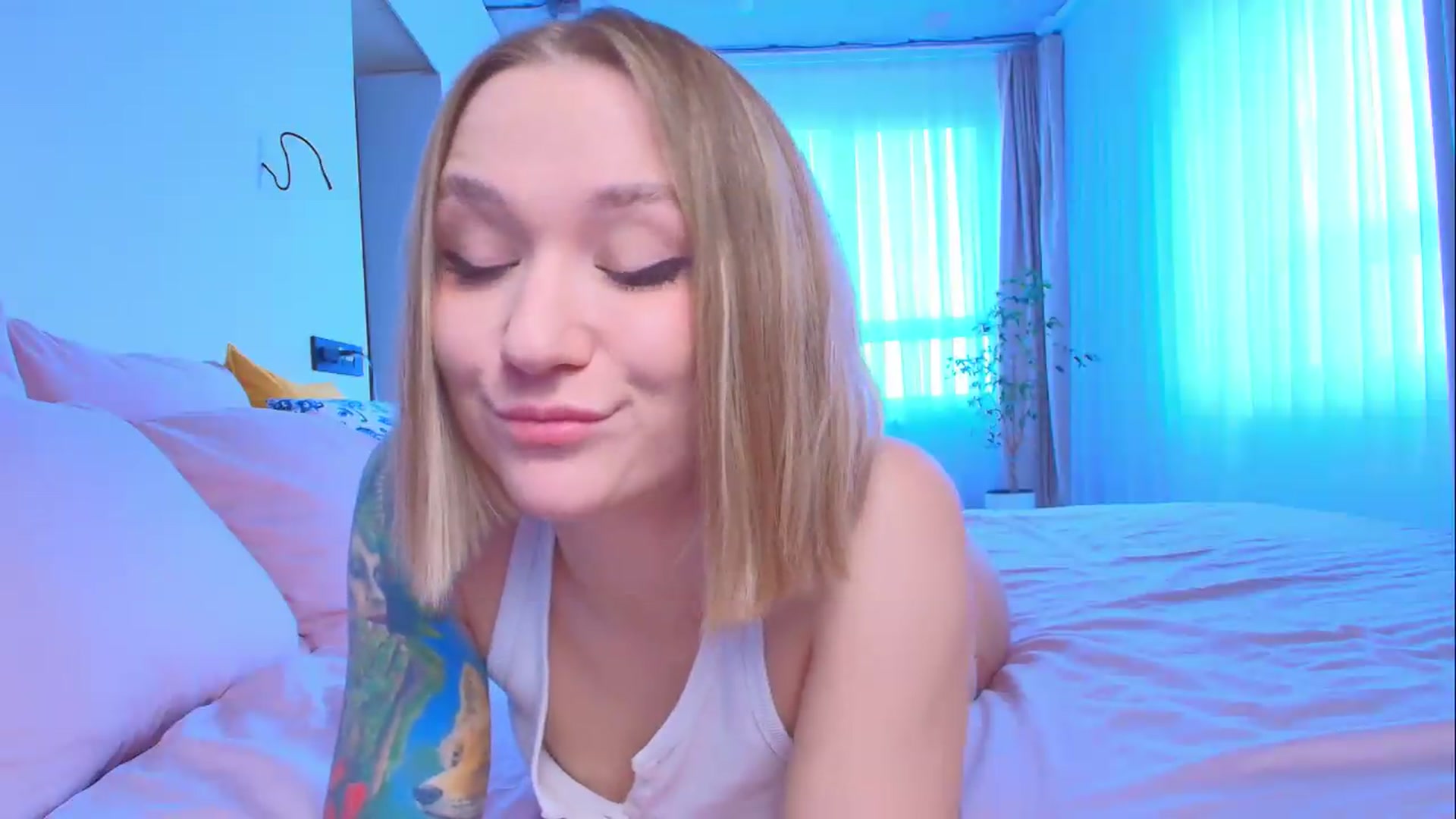 Gallery image thumbnail from Kota_sky's myfreecams stream on, 06/25/2026, 06:45 image 16 of 20