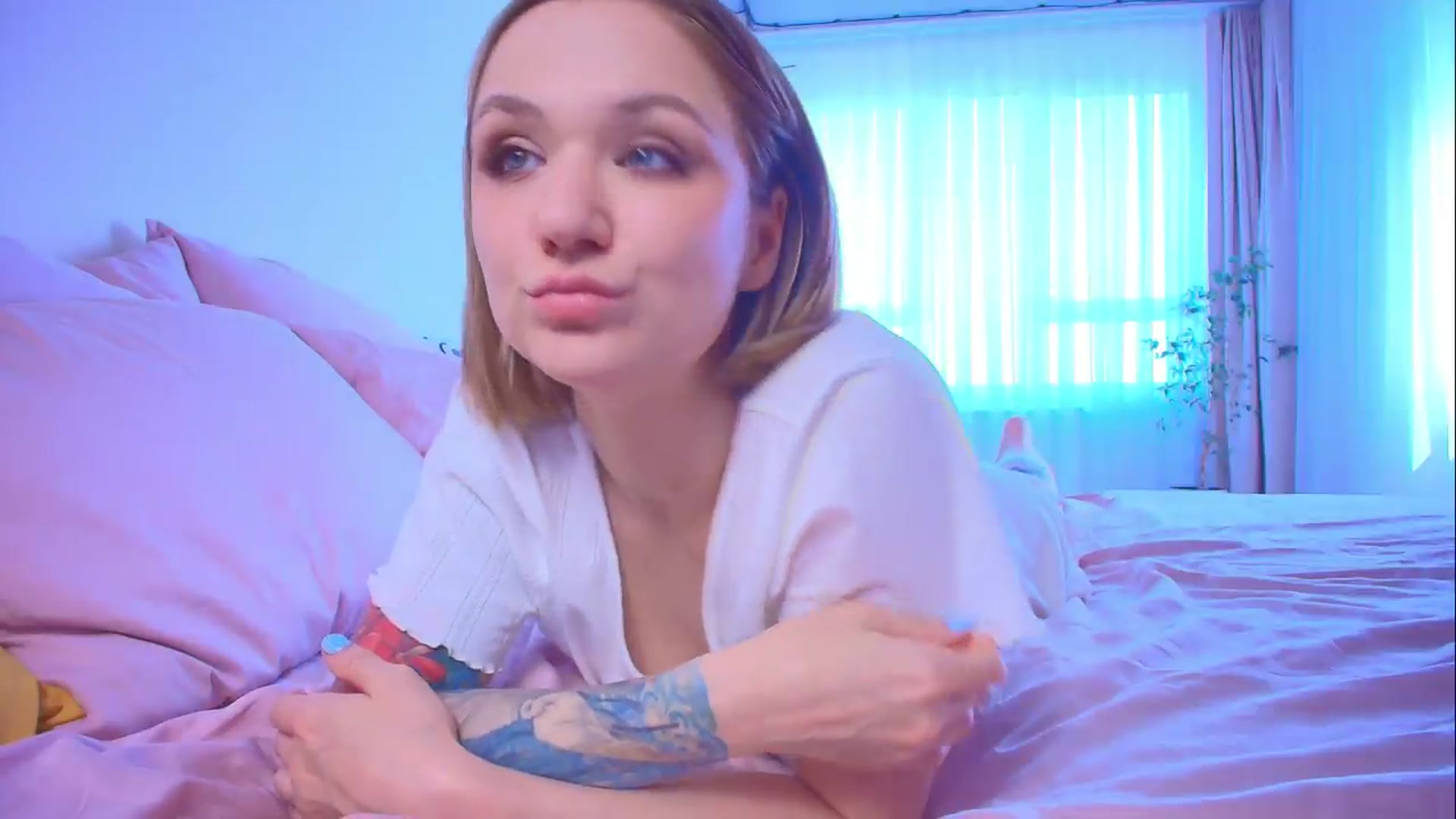 Gallery image thumbnail from Kota_sky's myfreecams stream on, 06/26/2026, 06:50 image 12 of 20