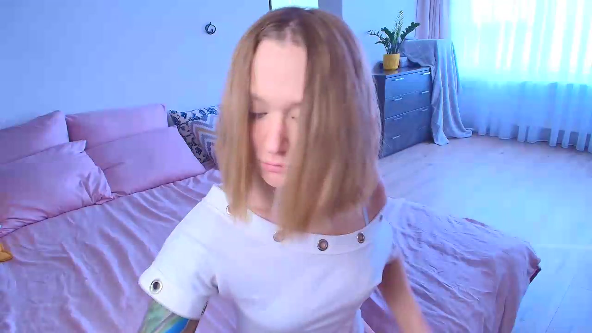 Gallery image thumbnail from Kota_sky's myfreecams stream on, 08/17/2026, 05:47 image 5 of 20