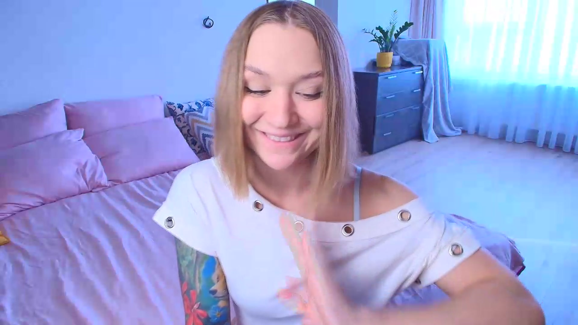 Gallery image thumbnail from Kota_sky's myfreecams stream on, 08/17/2026, 05:47 image 6 of 20