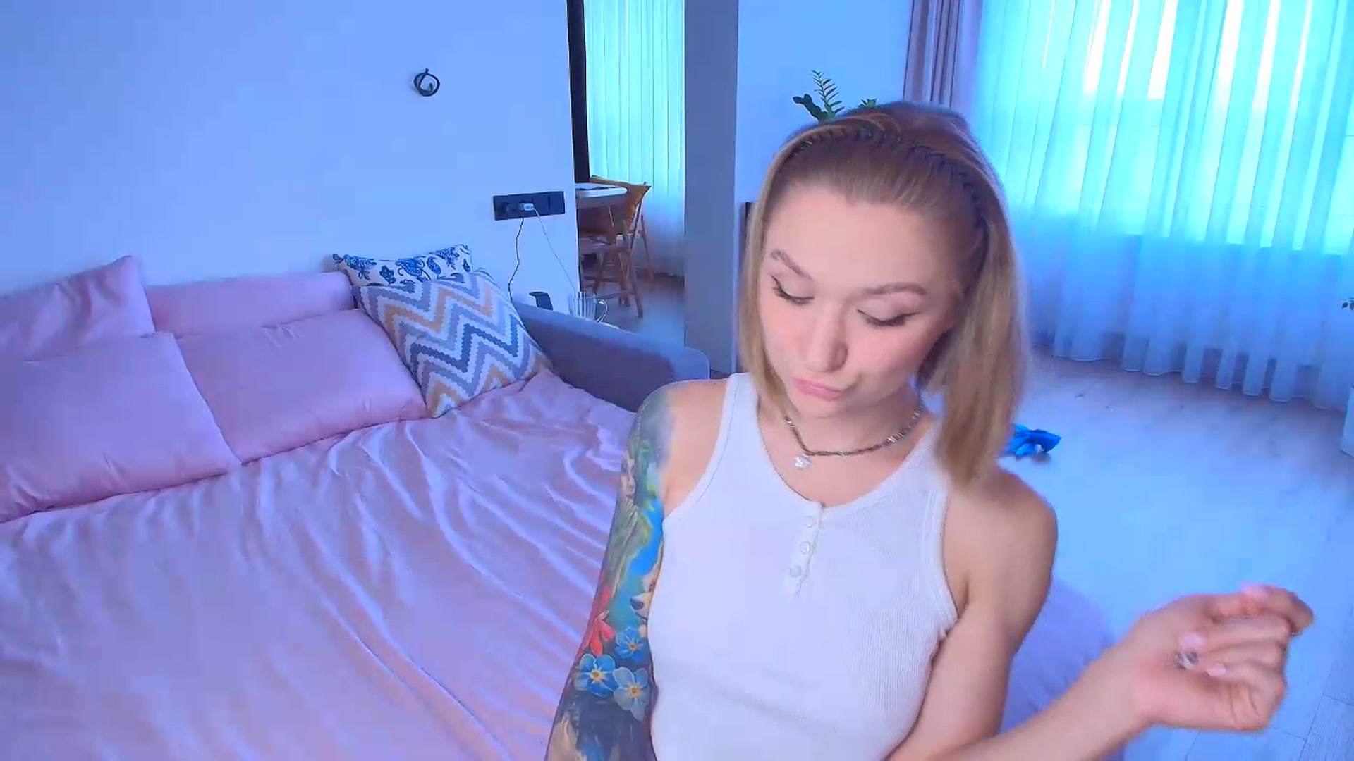 Gallery image thumbnail from Kota_sky's myfreecams stream on, 08/19/2026, 04:33 image 6 of 20