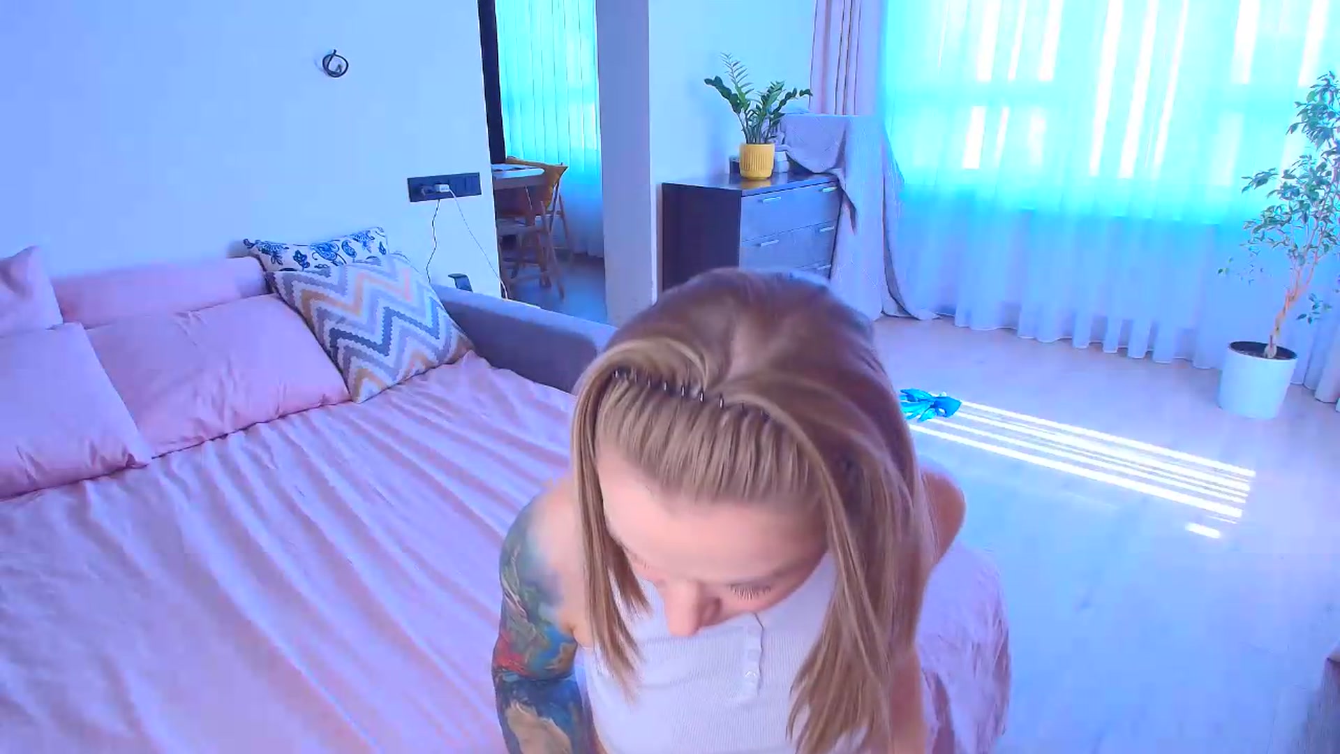Gallery image thumbnail from Kota_sky's myfreecams stream on, 08/19/2026, 06:31 image 16 of 20