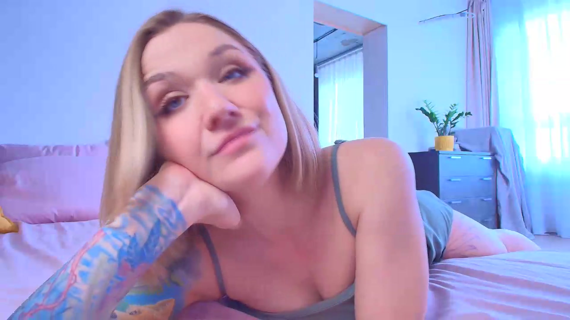 Gallery image thumbnail from Kota_sky's myfreecams stream on, 08/20/2026, 06:10 image 17 of 20