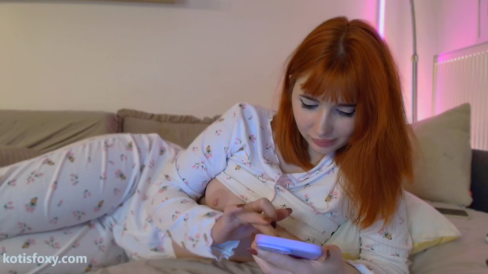 Gallery image thumbnail from KotisFoxy's myfreecams stream on, 11/18/2024, 08:04 image 5 of 20