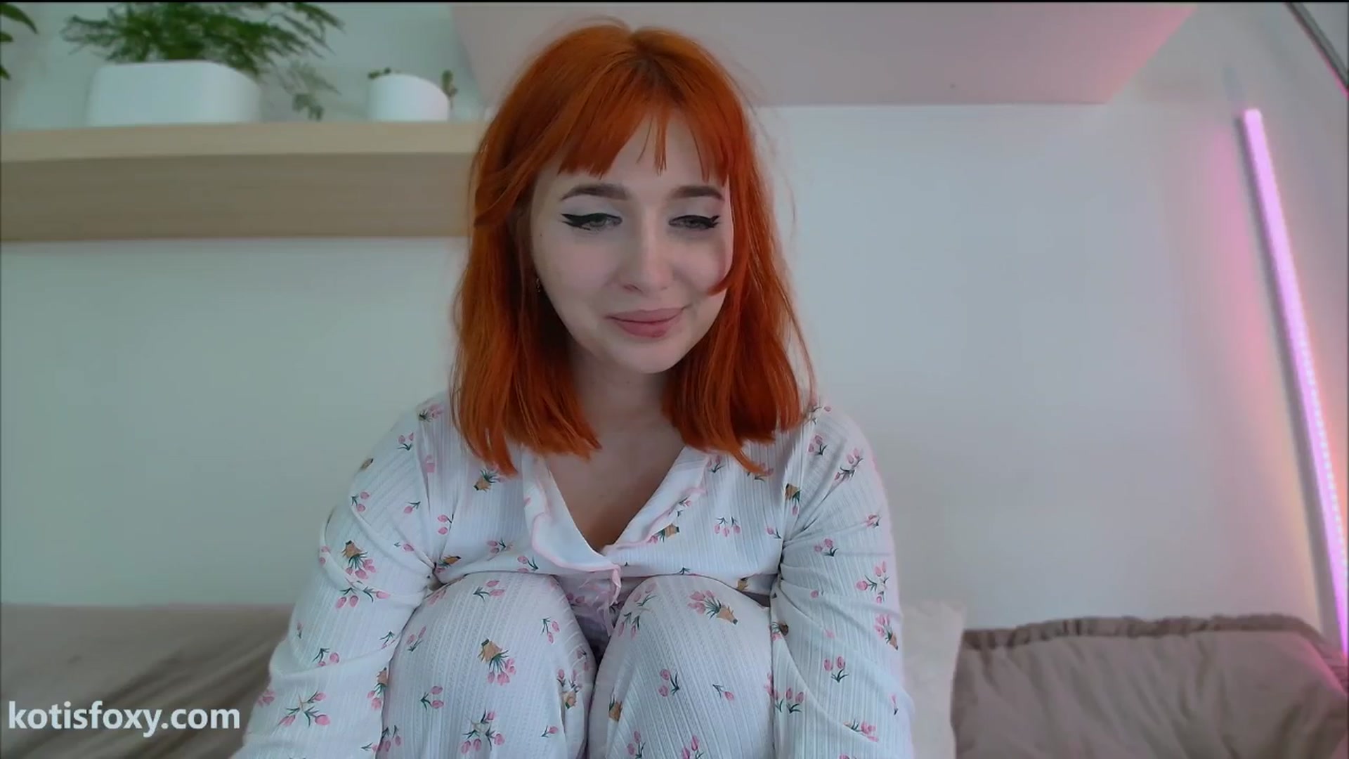 Gallery image thumbnail from KotisFoxy's myfreecams stream on, 11/18/2024, 08:04 image 20 of 20