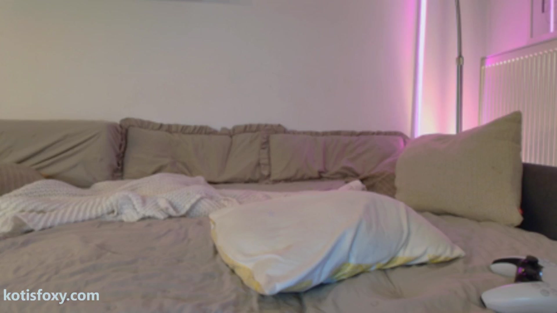 Gallery image thumbnail from KotisFoxy's myfreecams stream on, 11/18/2024, 08:04 image 3 of 20