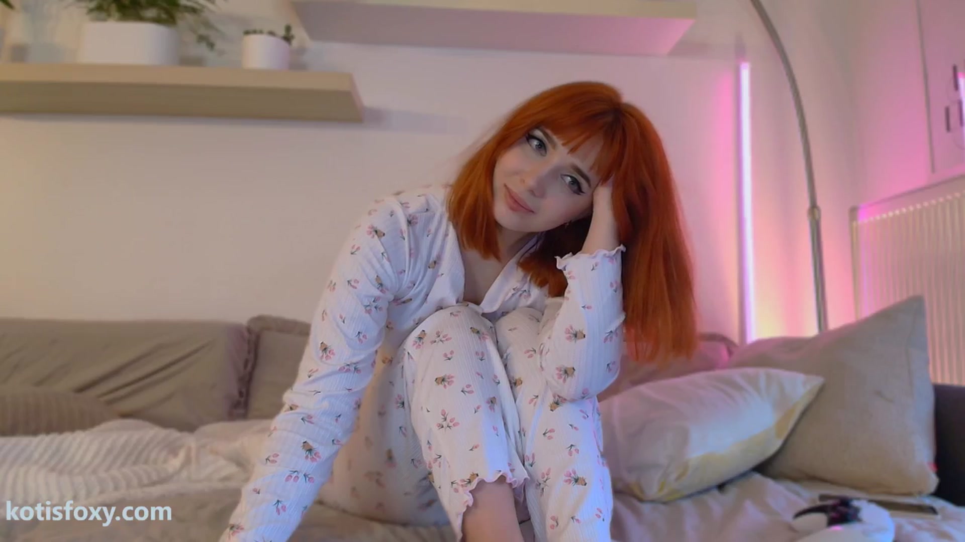 Gallery image thumbnail from KotisFoxy's myfreecams stream on, 11/18/2024, 08:04 image 8 of 20