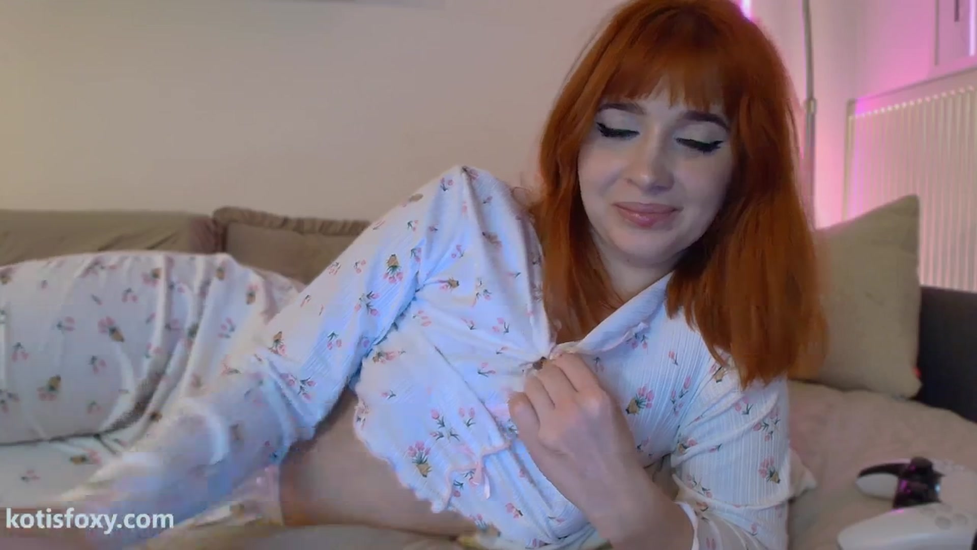 Gallery image thumbnail from KotisFoxy's myfreecams stream on, 11/18/2024, 08:04 image 2 of 20