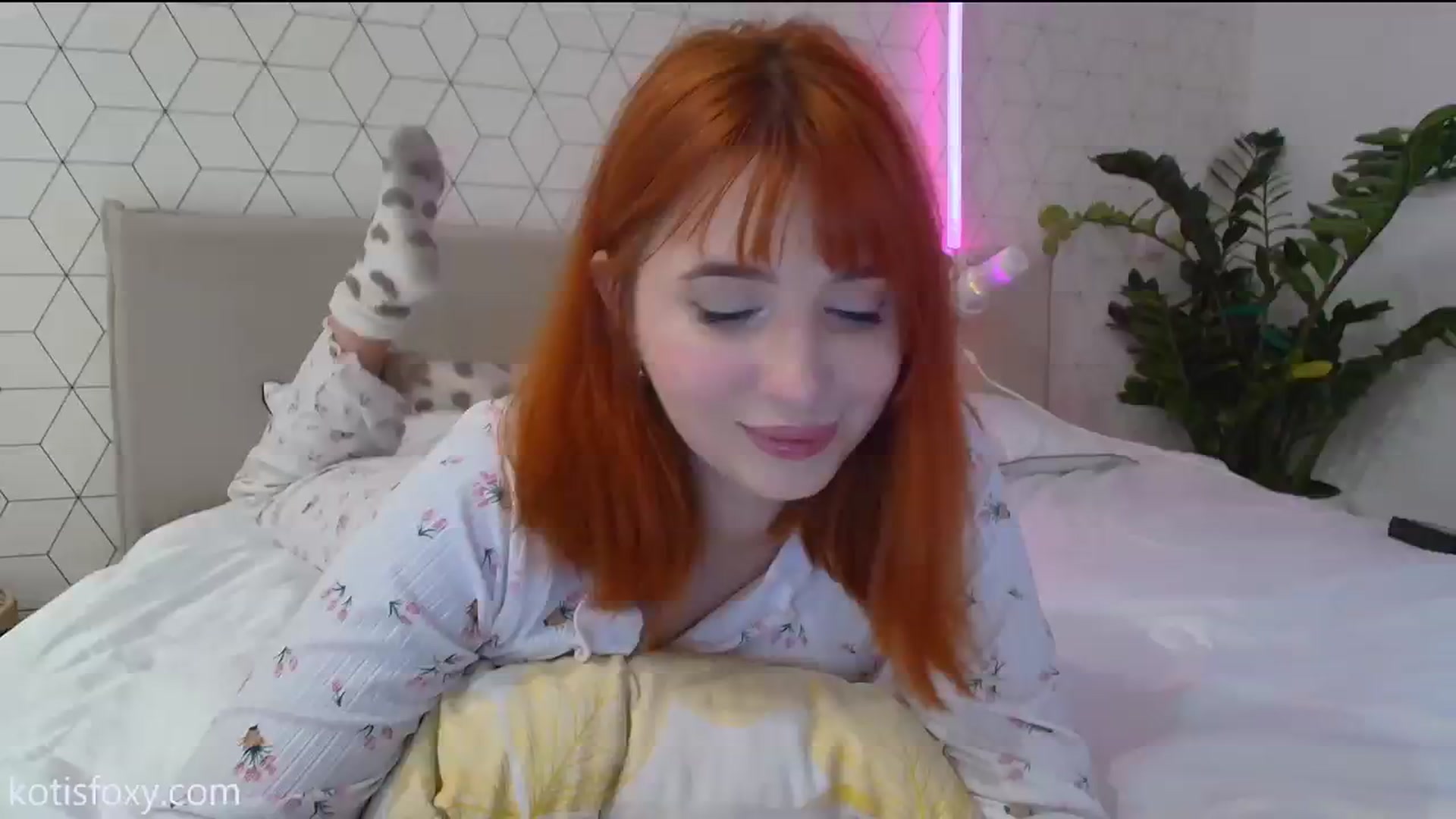 Gallery image thumbnail from KotisFoxy's myfreecams stream on, 12/02/2024, 15:11 image 16 of 20