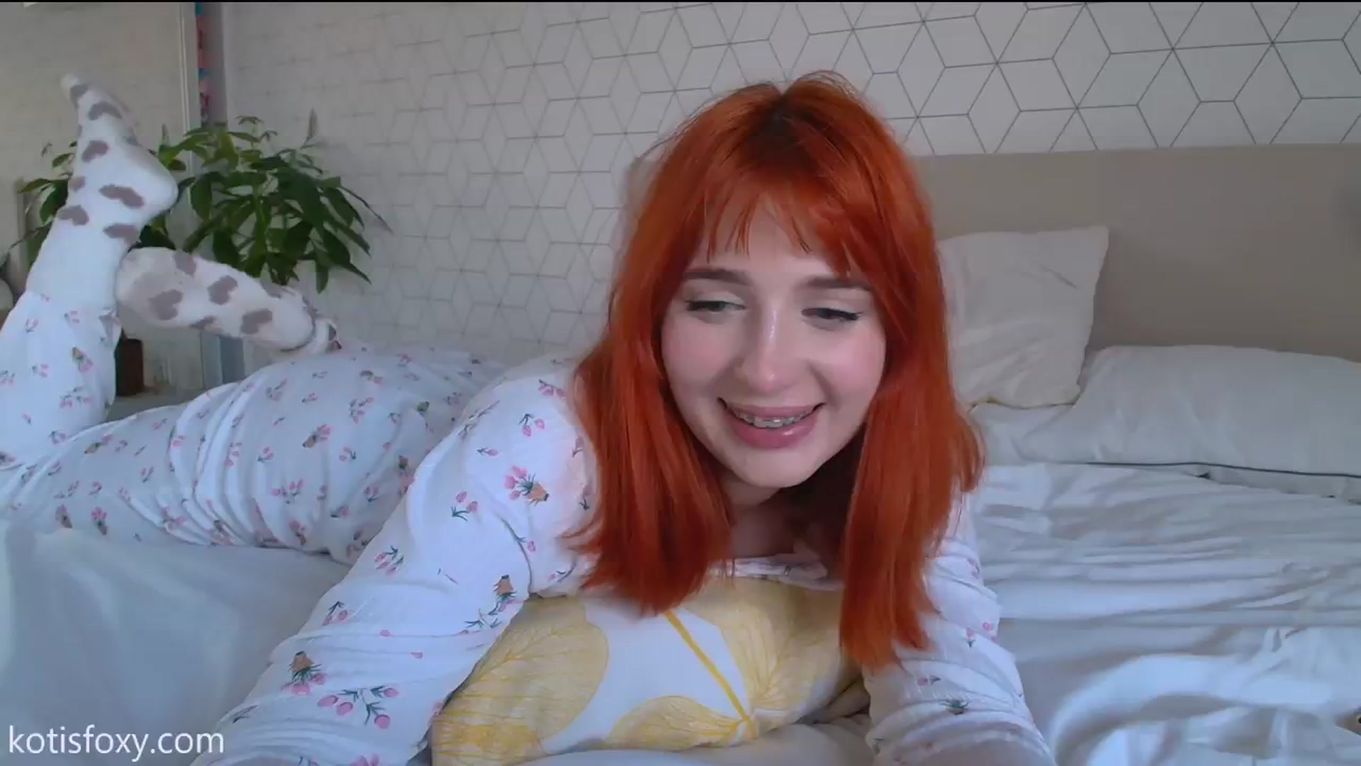Gallery image thumbnail from KotisFoxy's myfreecams stream on, 12/02/2024, 15:11 image 10 of 20