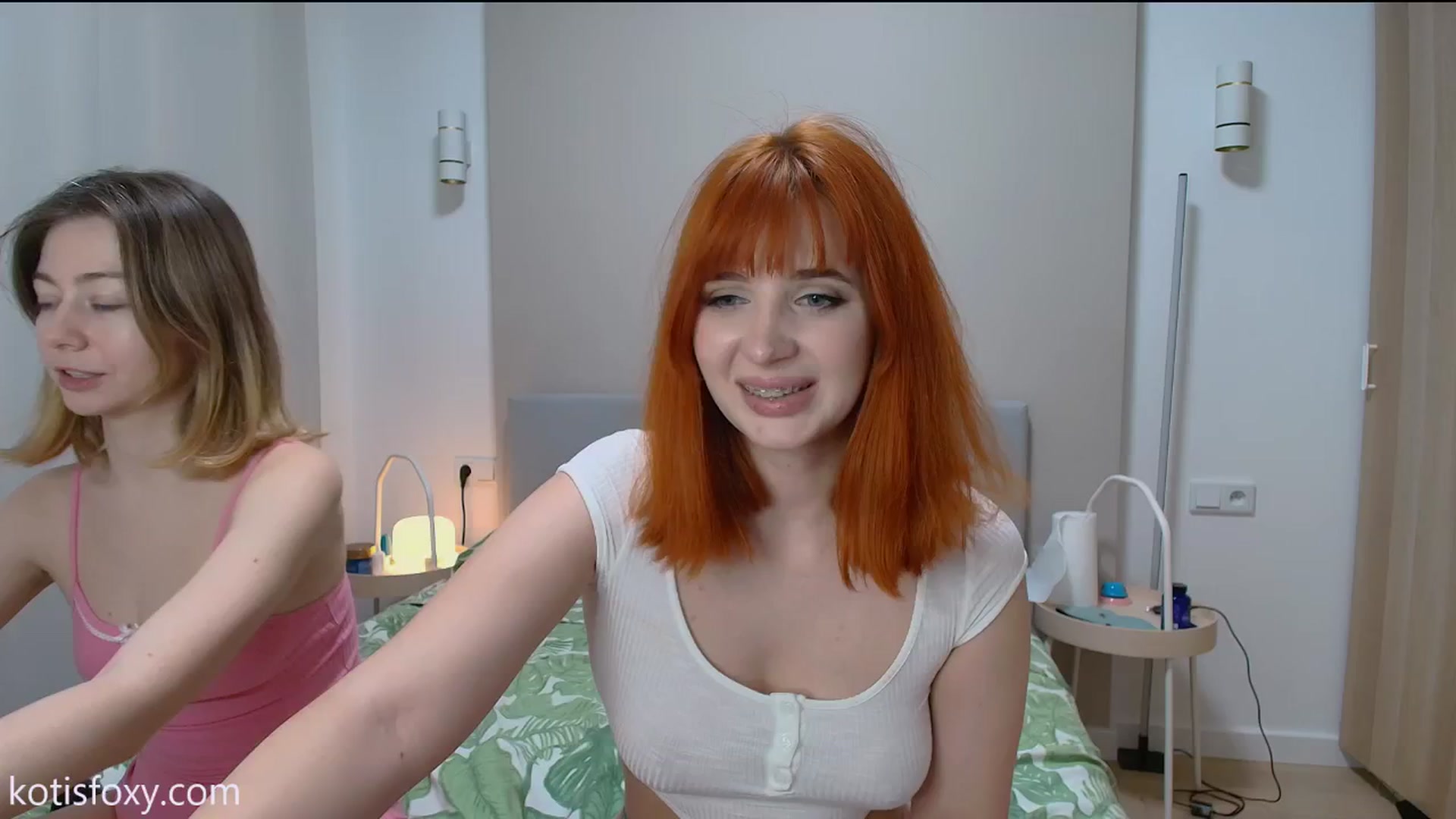 Gallery image thumbnail from KotisFoxy's myfreecams stream on, 12/04/2024, 18:27 image 16 of 20