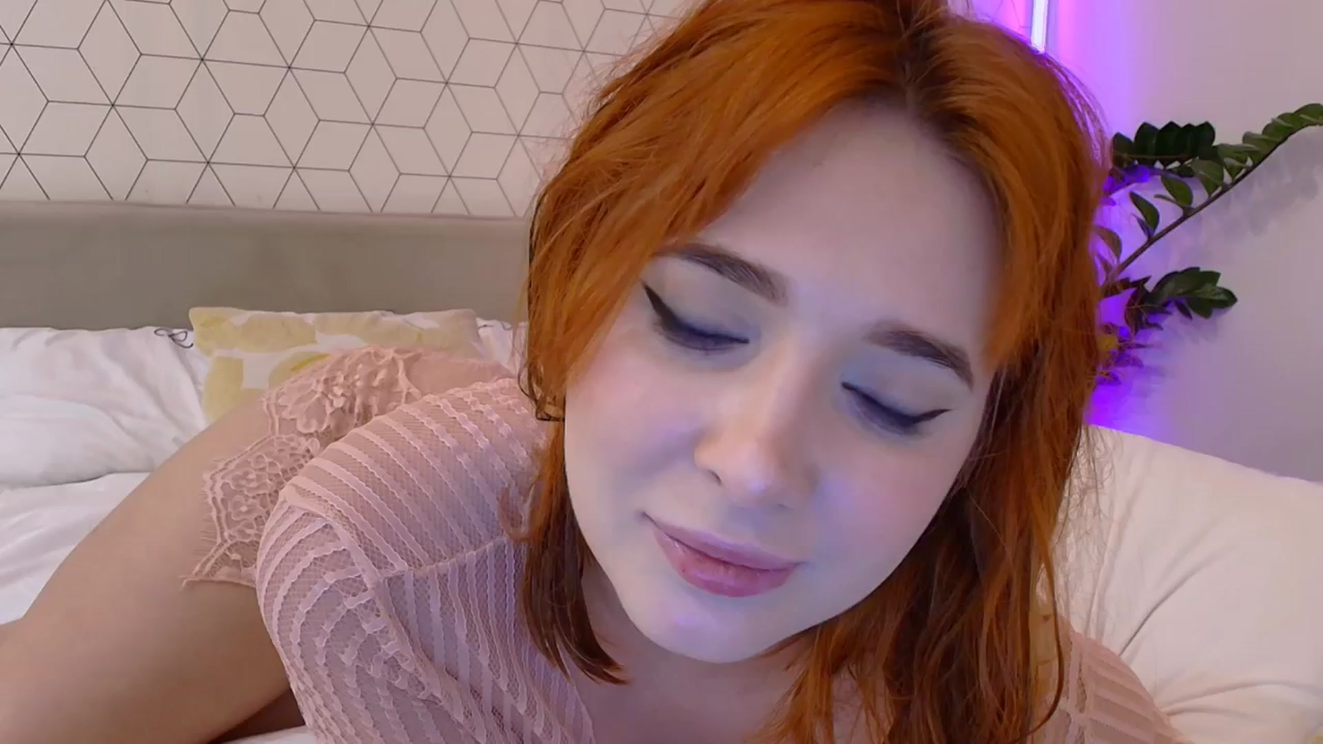 Gallery image thumbnail from KotisFoxy's myfreecams stream on, 12/06/2024, 19:59 image 9 of 20
