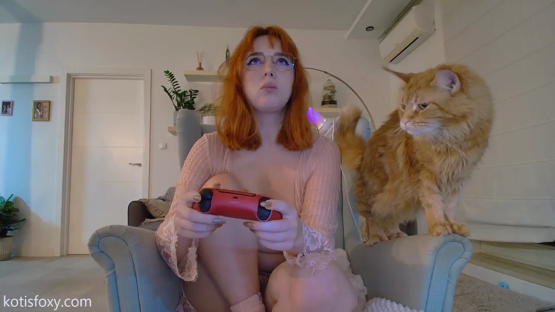Gallery image thumbnail from KotisFoxy's myfreecams stream on, 12/06/2024, 23:19 image 18 of 20