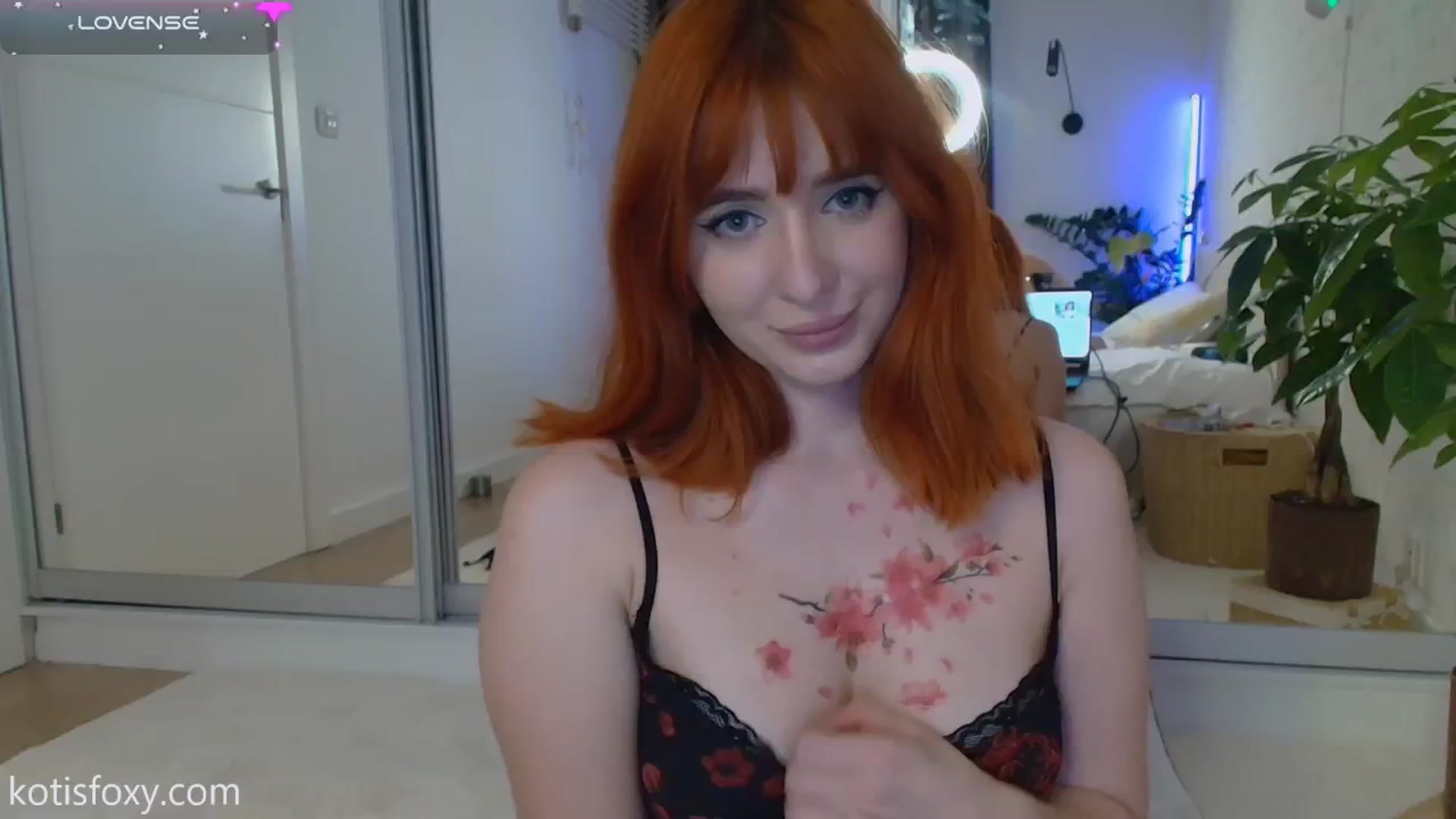 Gallery image thumbnail from KotisFoxy's myfreecams stream on, 12/10/2024, 24:03 image 10 of 20