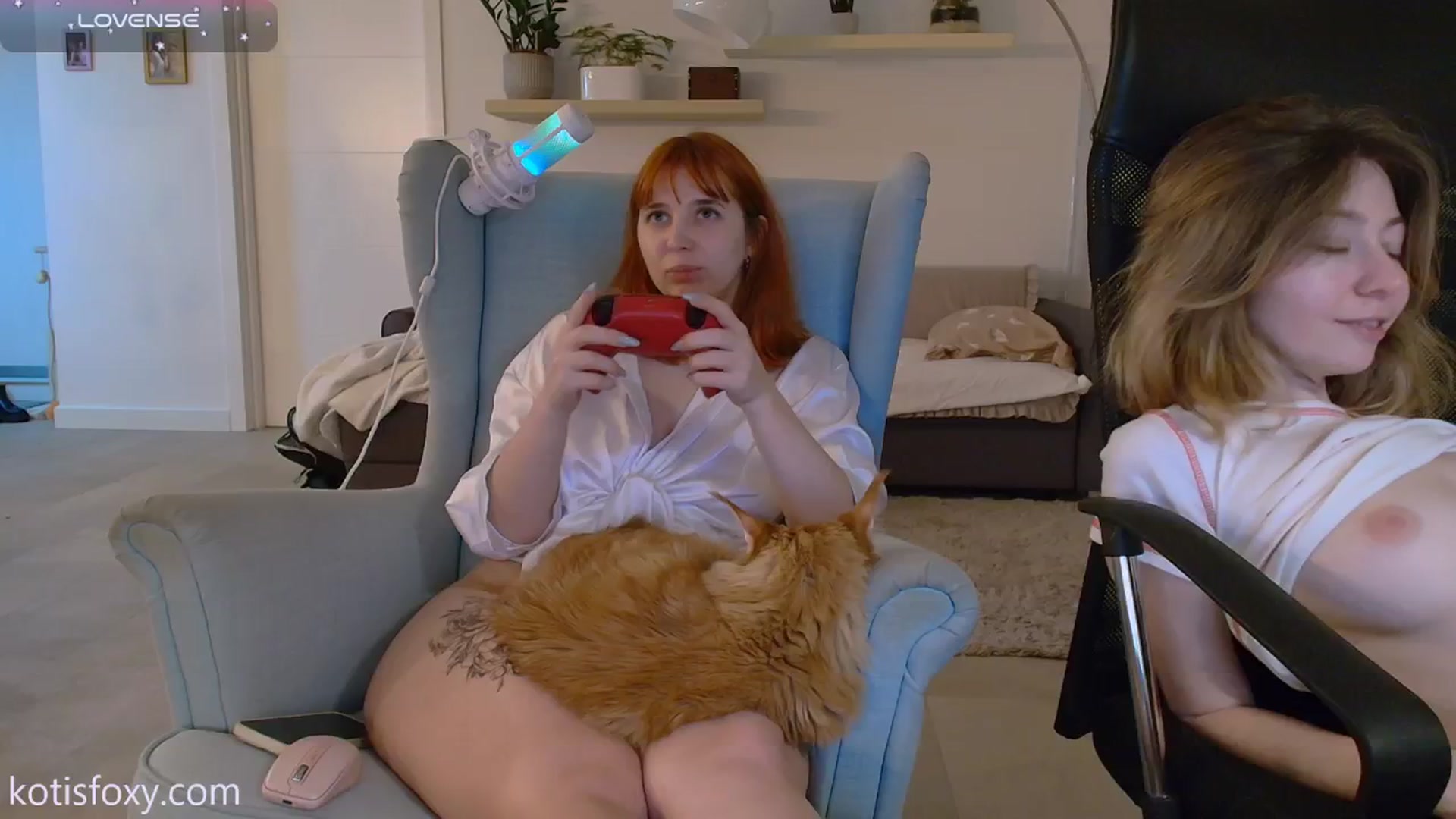 Gallery image thumbnail from KotisFoxy's myfreecams stream on, 12/16/2024, 03:49 image 10 of 20