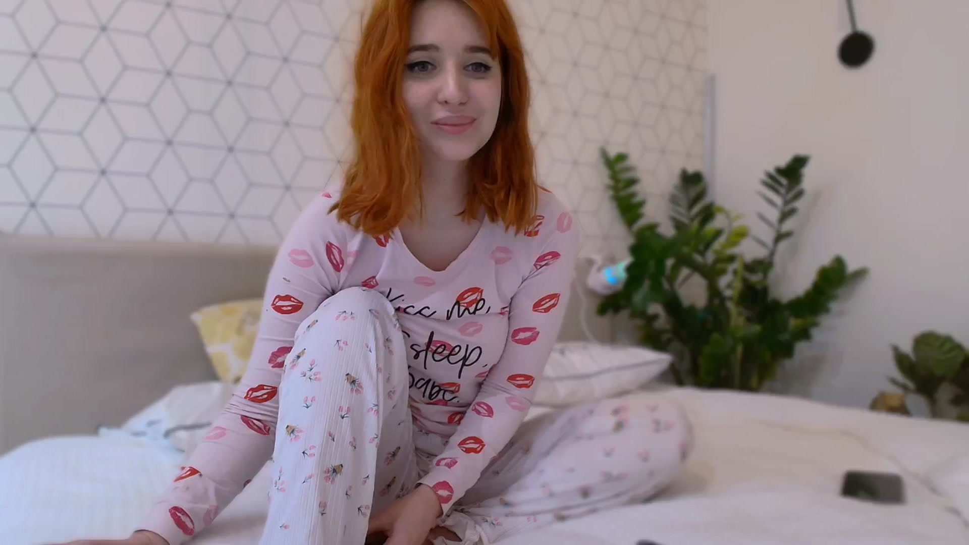 Gallery image thumbnail from KotisFoxy's myfreecams stream on, 01/04/2025, 05:15 image 8 of 20