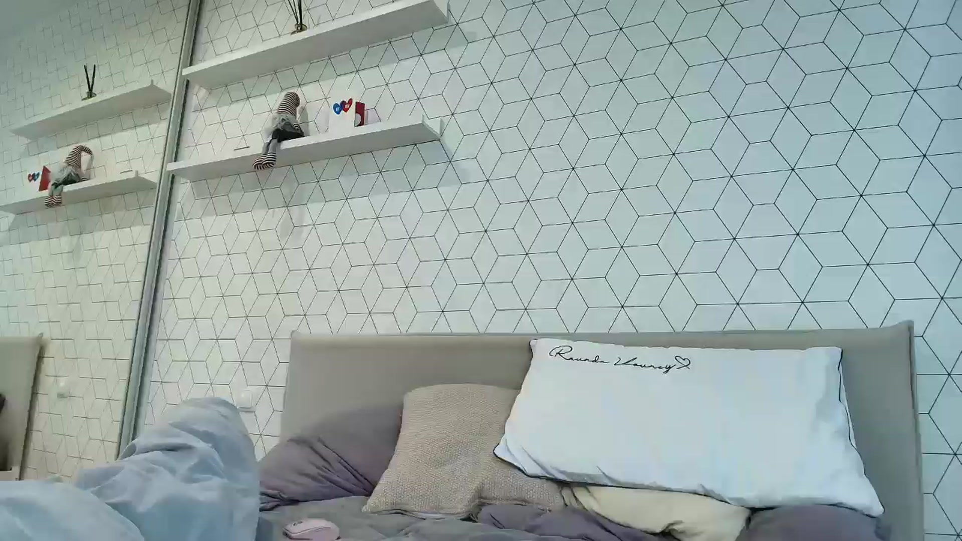 Gallery image thumbnail from KotisFoxy's myfreecams stream on, 03/24/2025, 17:12 image 5 of 20