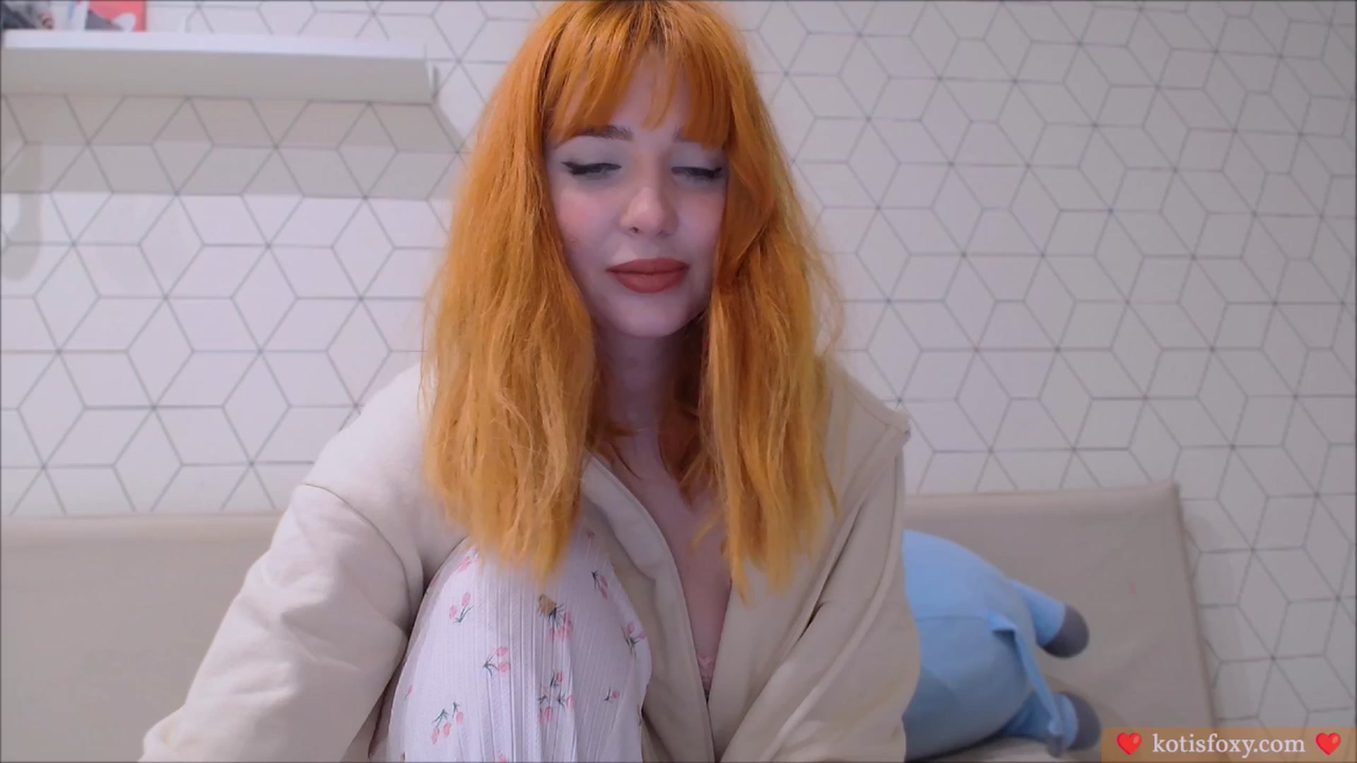 Gallery image thumbnail from KotisFoxy's myfreecams stream on, 05/06/2025, 21:35 image 18 of 20