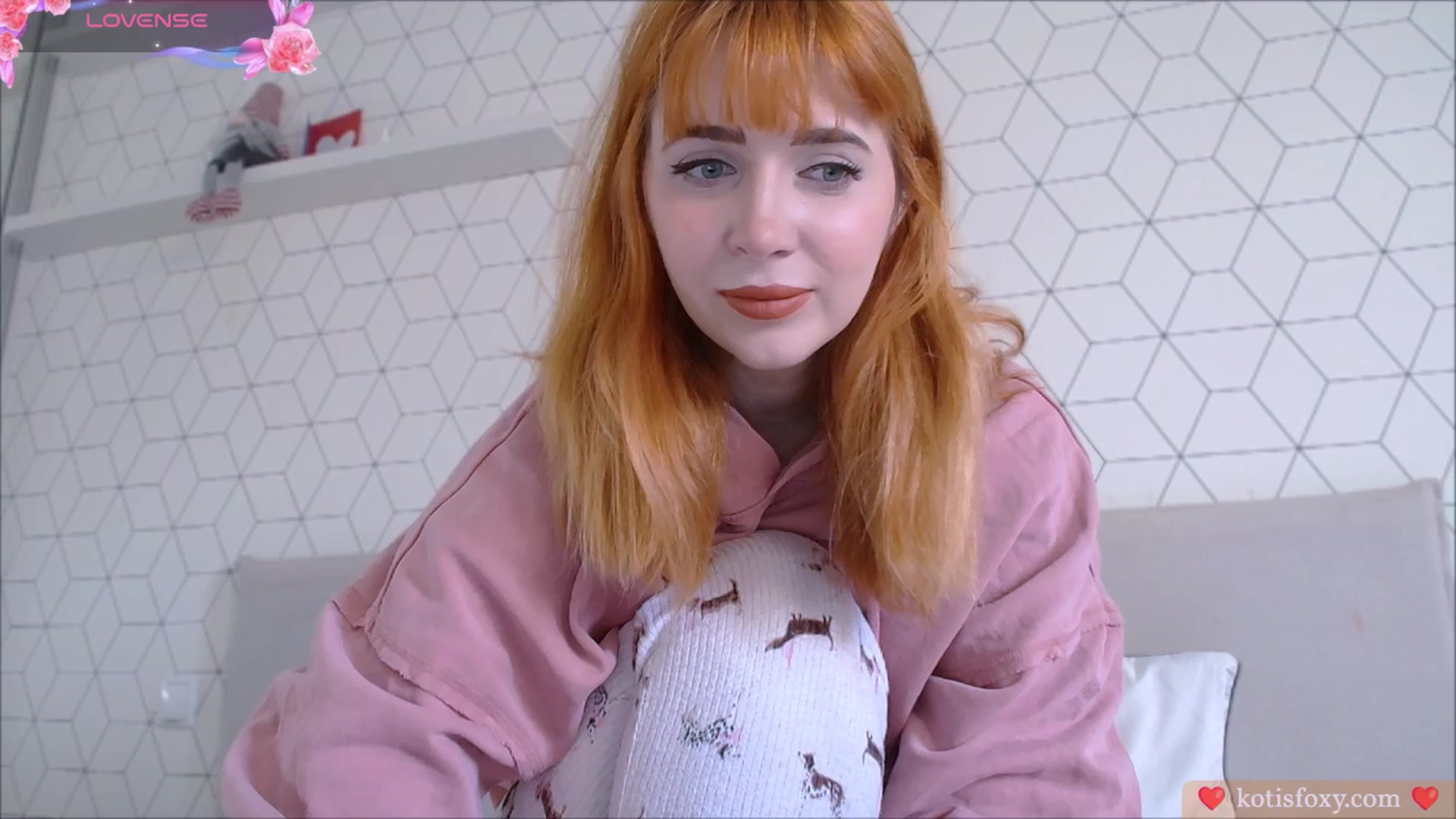 Gallery image thumbnail from KotisFoxy's myfreecams stream on, 05/09/2025, 17:38 image 3 of 20