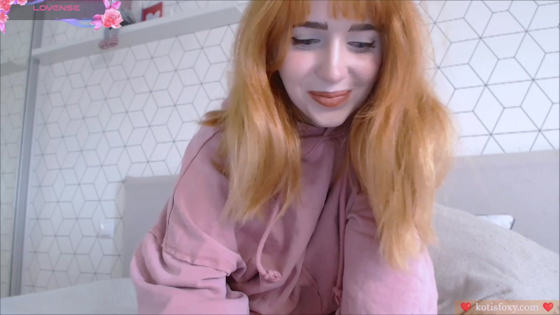Gallery image thumbnail from KotisFoxy's myfreecams stream on, 05/09/2025, 17:38 image 7 of 20