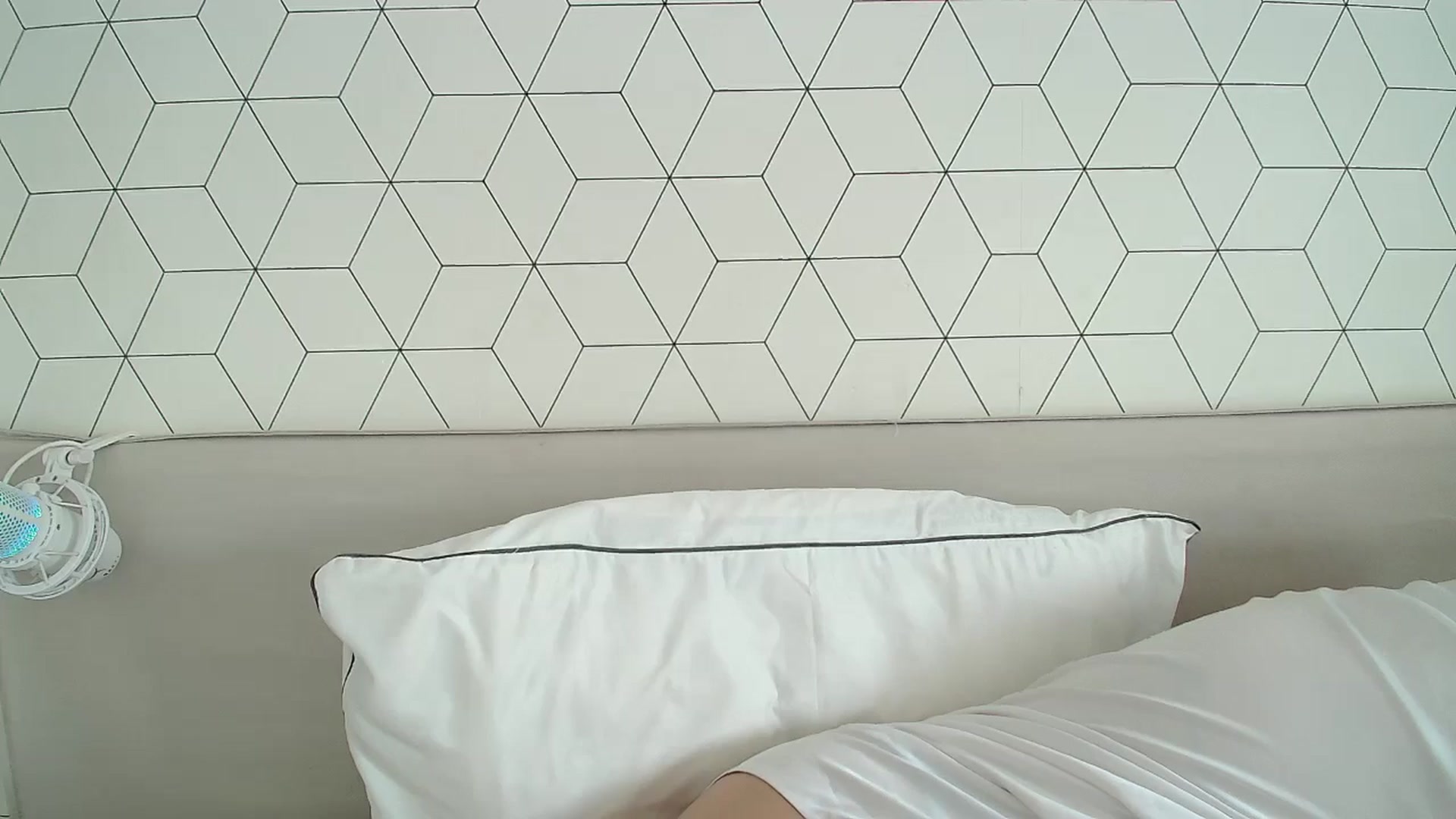 Gallery image thumbnail from KotisFoxy's myfreecams stream on, 08/29/2025, 16:05 image 18 of 20