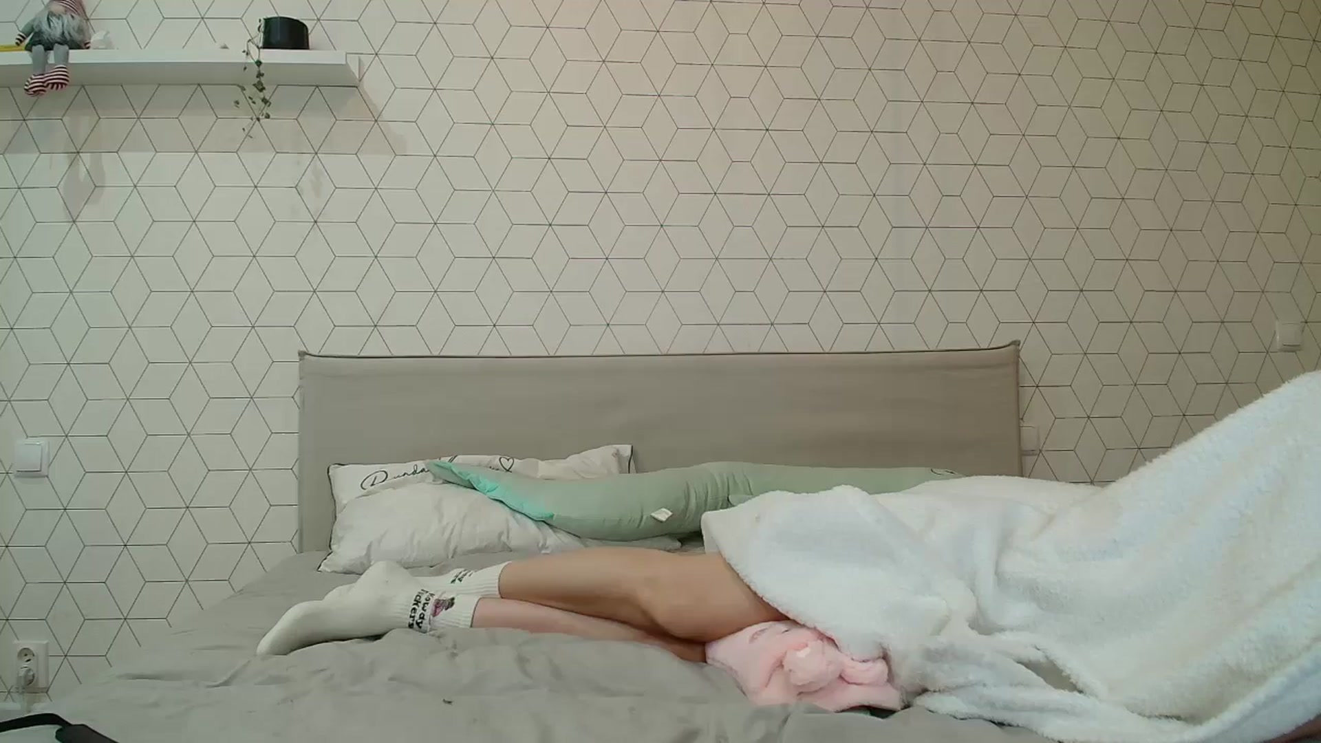Gallery image thumbnail from KotisFoxy's myfreecams stream on, 09/26/2025, 20:45 image 12 of 20
