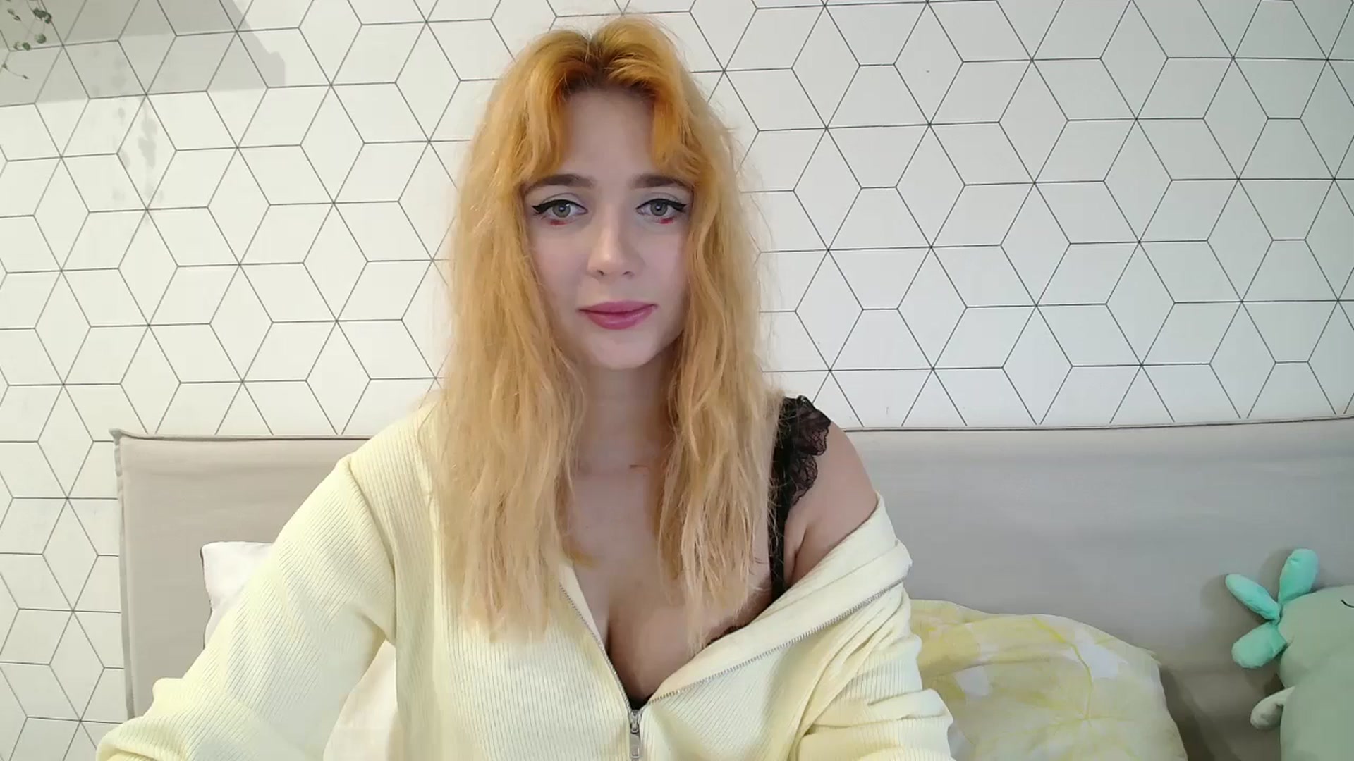 Gallery image thumbnail from KotisFoxy's myfreecams stream on, 09/28/2025, 17:06 image 8 of 20
