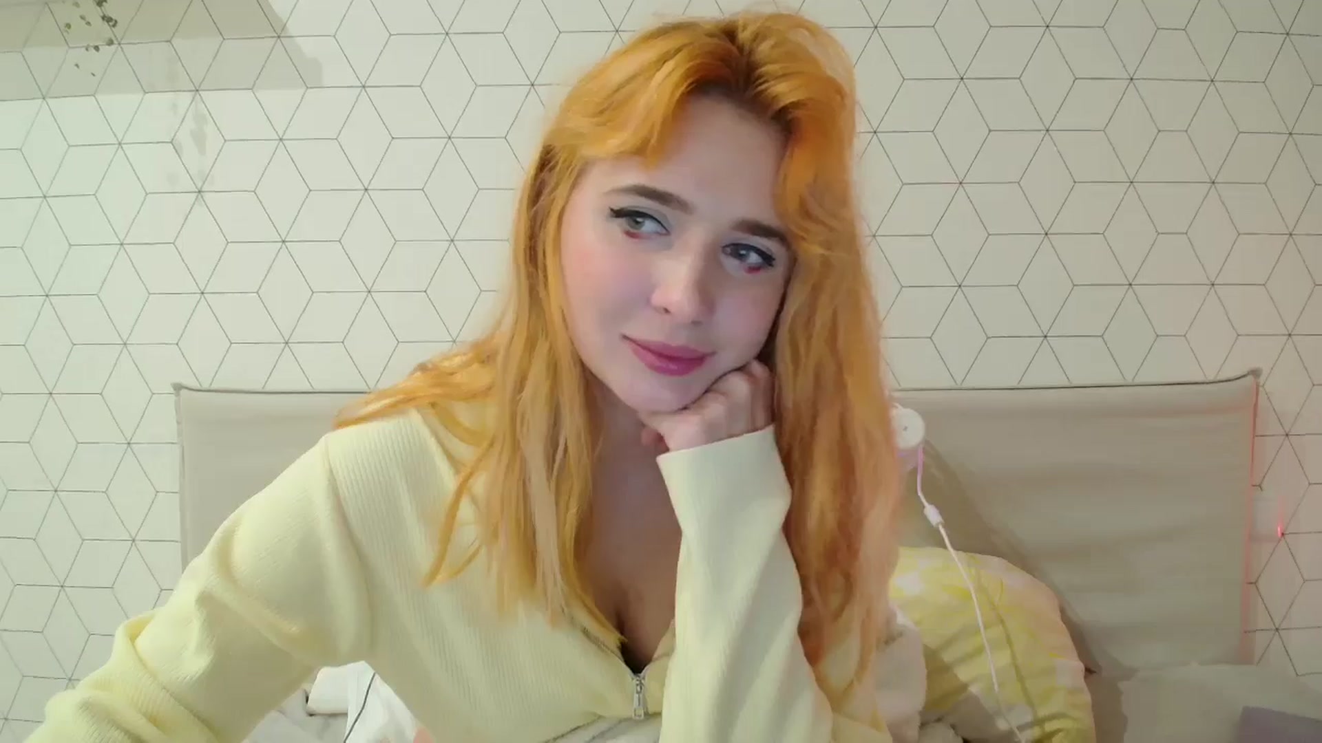 Gallery image thumbnail from KotisFoxy's myfreecams stream on, 09/28/2025, 17:06 image 18 of 20