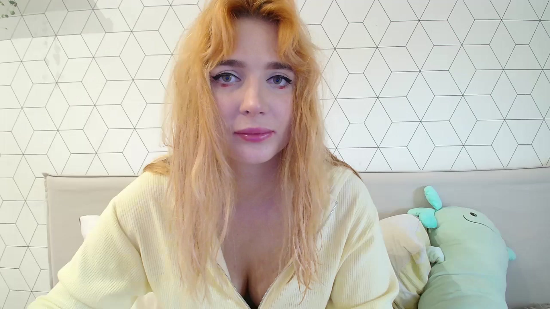 Gallery image thumbnail from KotisFoxy's myfreecams stream on, 09/28/2025, 17:06 image 4 of 20