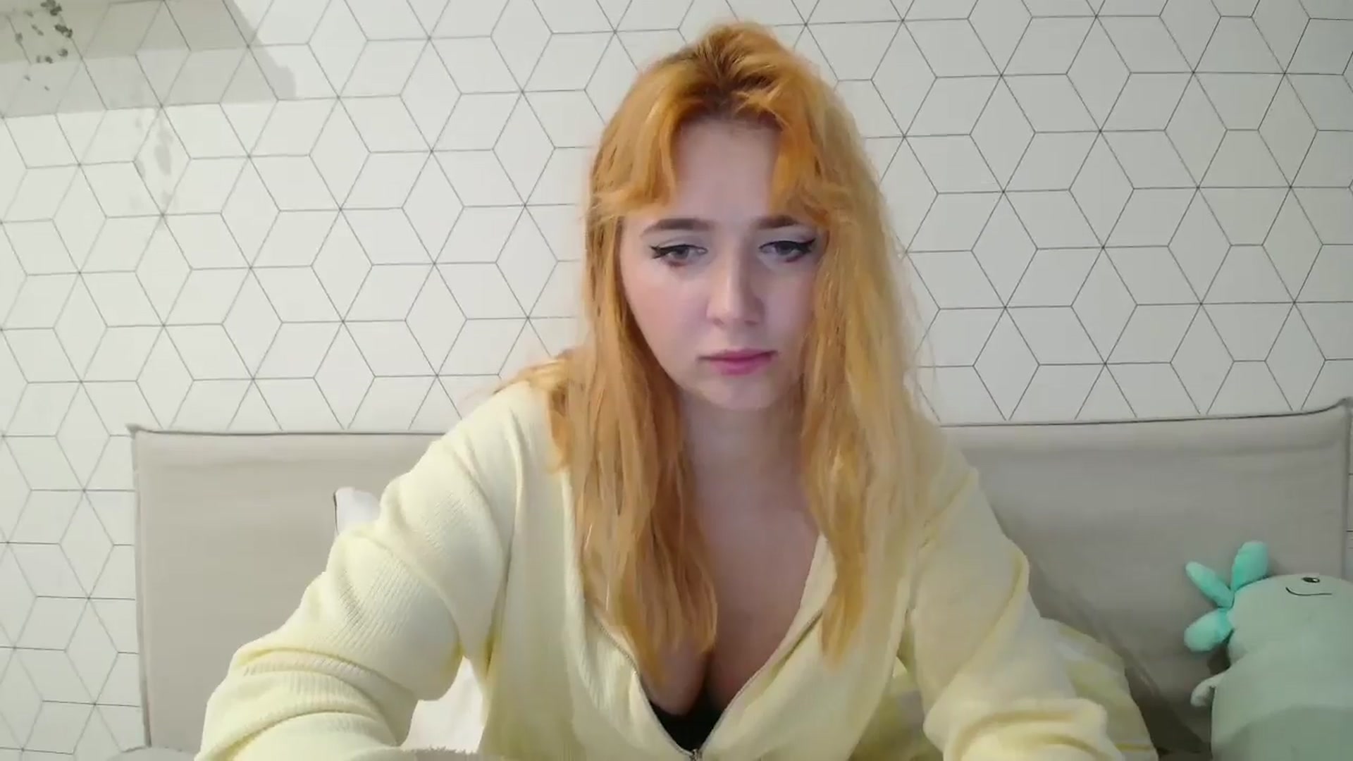 Gallery image thumbnail from KotisFoxy's myfreecams stream on, 09/28/2025, 17:06 image 15 of 20