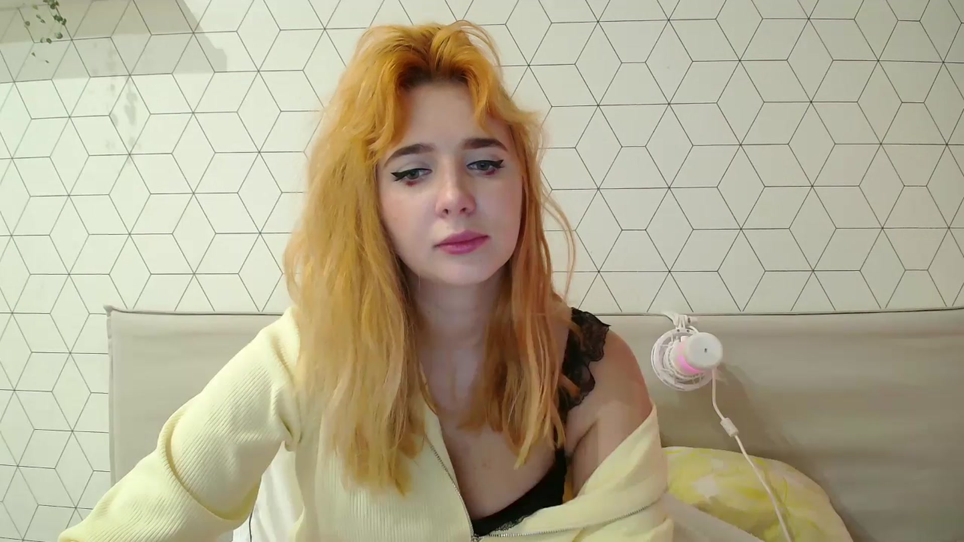 Gallery image thumbnail from KotisFoxy's myfreecams stream on, 09/28/2025, 17:31 image 13 of 20