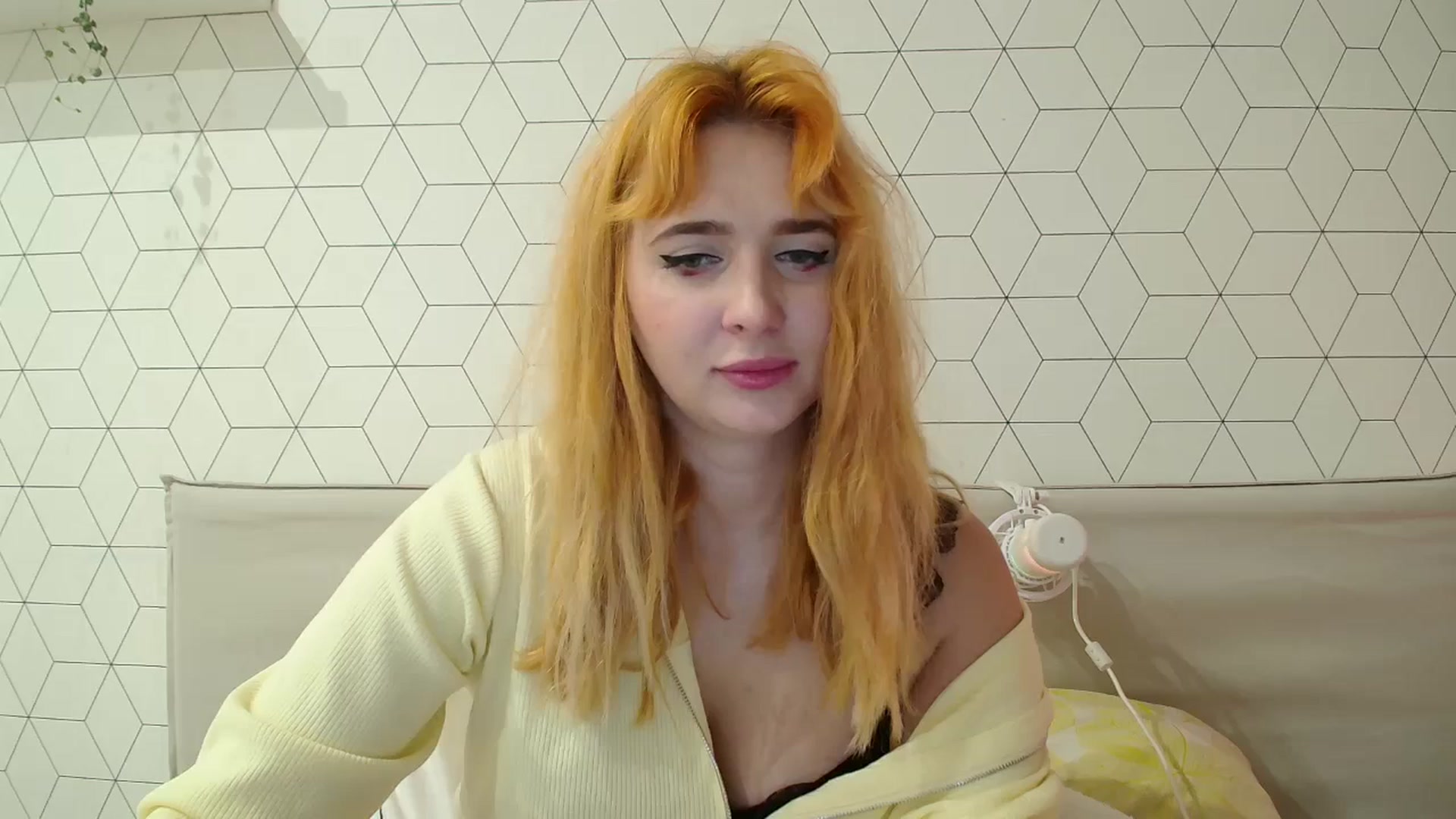 Gallery image thumbnail from KotisFoxy's myfreecams stream on, 09/28/2025, 17:31 image 8 of 20