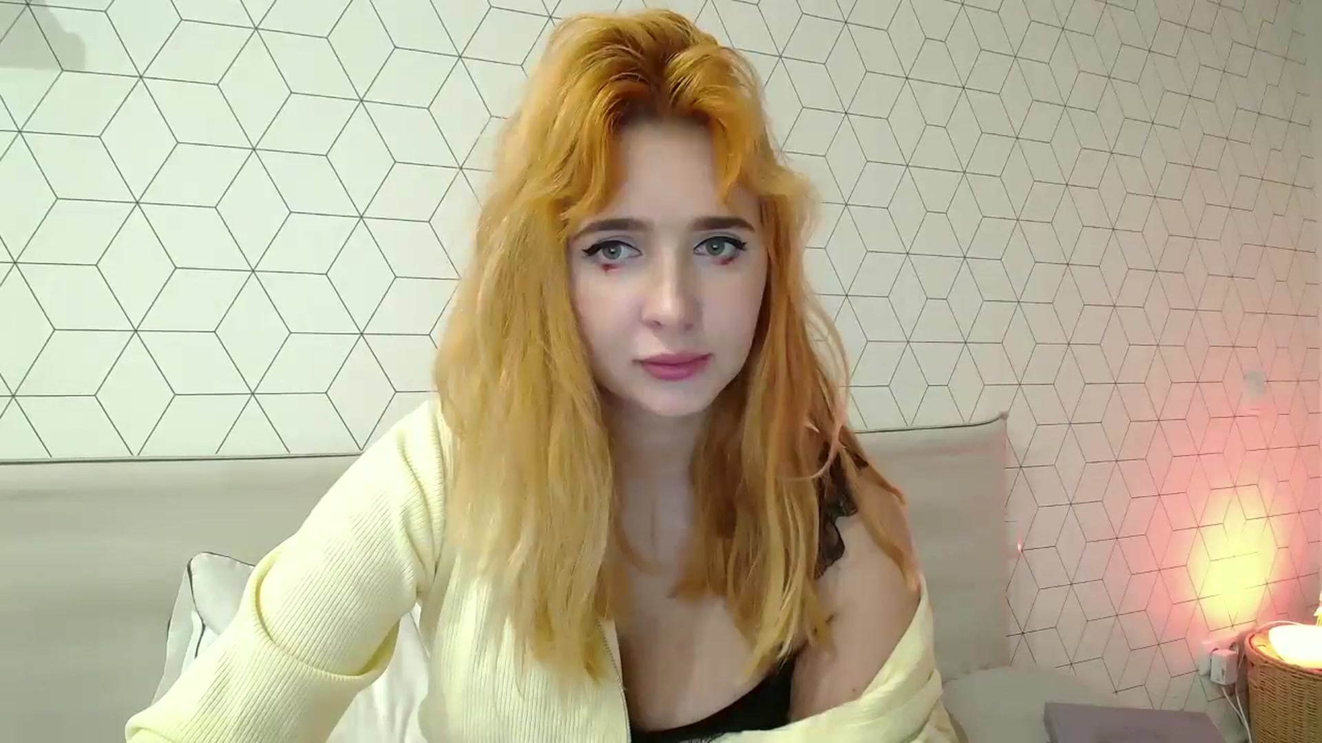 Gallery image thumbnail from KotisFoxy's myfreecams stream on, 09/28/2025, 17:31 image 15 of 20