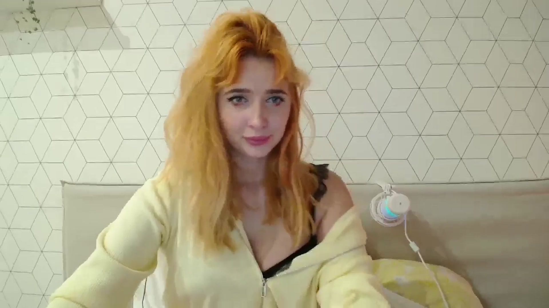 Gallery image thumbnail from KotisFoxy's myfreecams stream on, 09/28/2025, 17:31 image 10 of 20