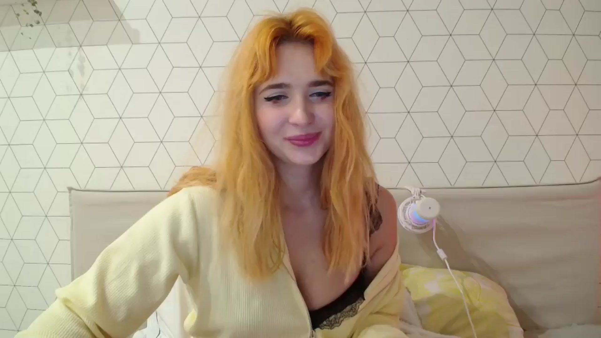 Gallery image thumbnail from KotisFoxy's myfreecams stream on, 09/28/2025, 17:31 image 4 of 20