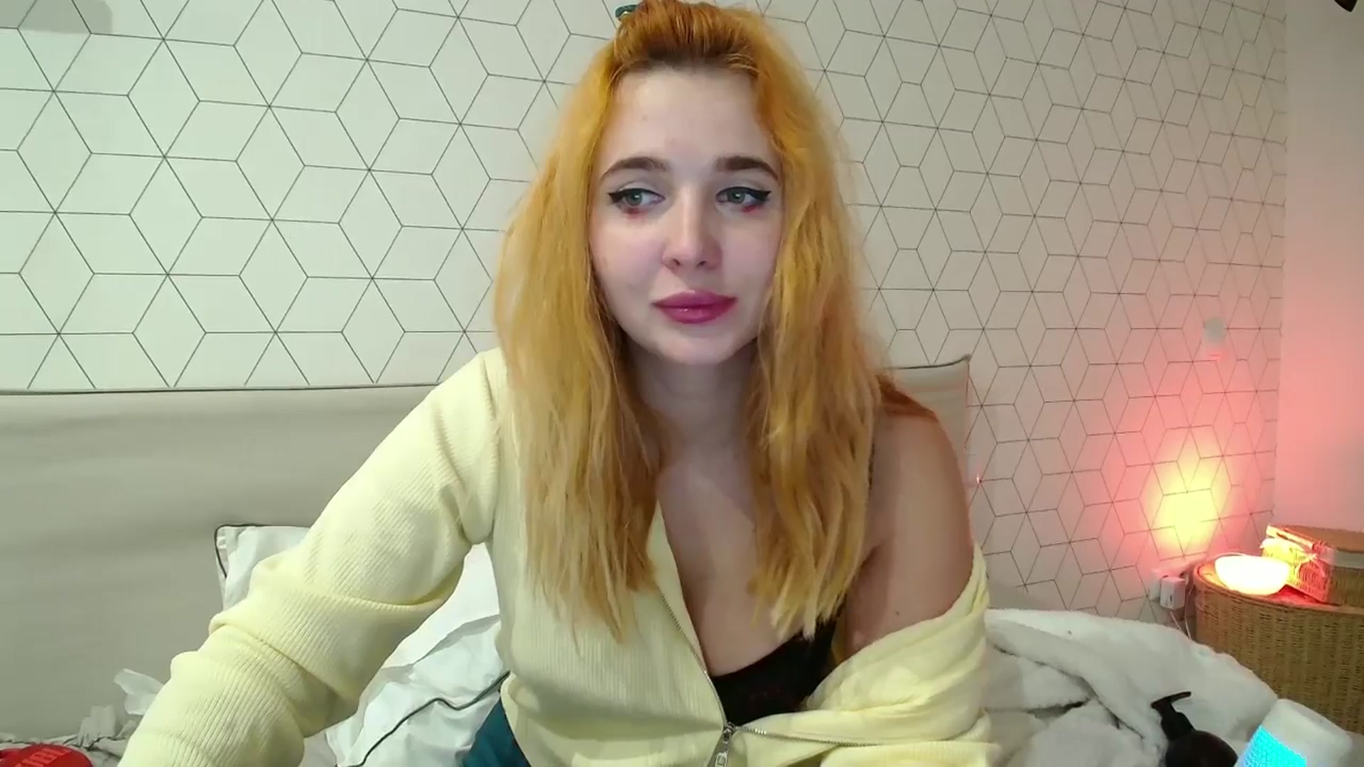 Gallery image thumbnail from KotisFoxy's myfreecams stream on, 09/29/2025, 02:36 image 5 of 20