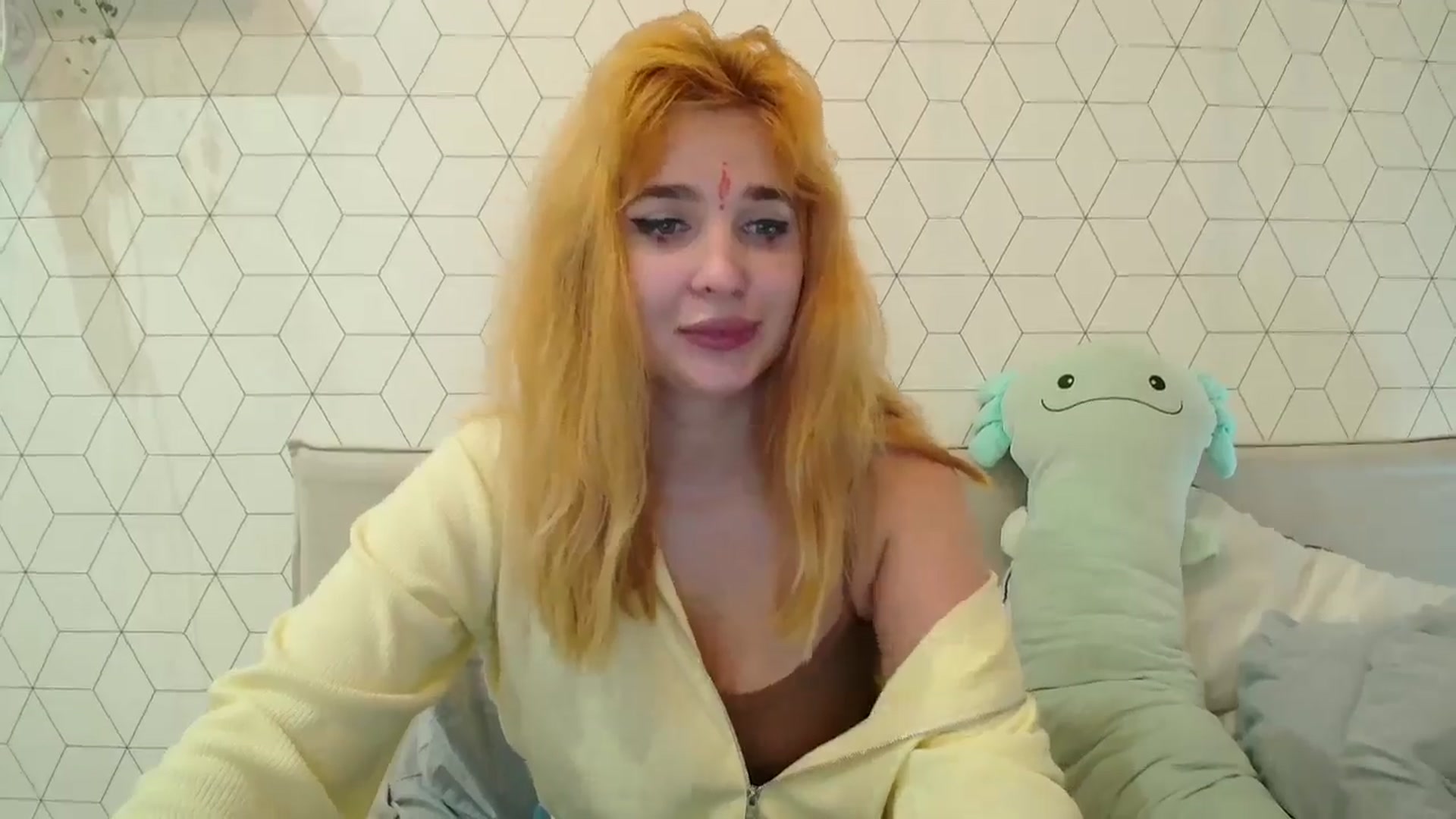 Gallery image thumbnail from KotisFoxy's myfreecams stream on, 09/30/2025, 19:38 image 2 of 20