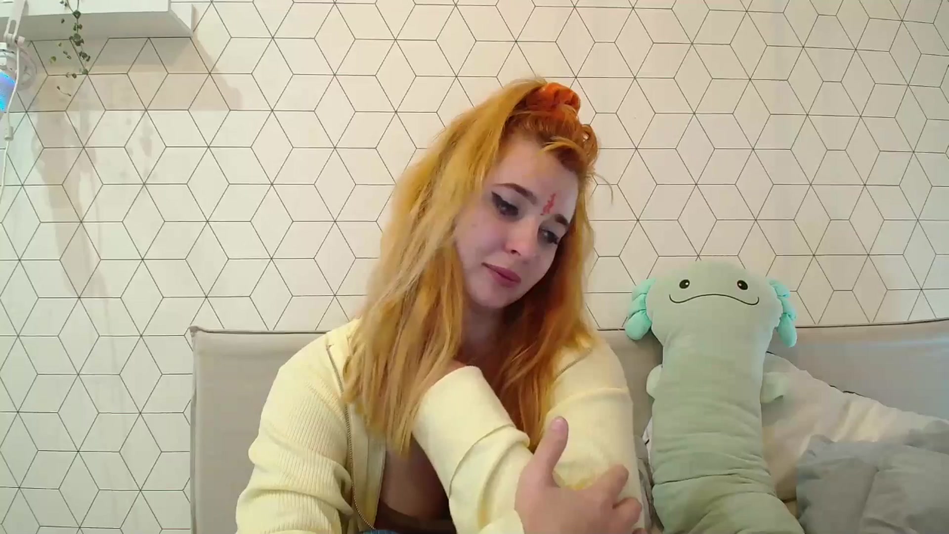Gallery image thumbnail from KotisFoxy's myfreecams stream on, 09/30/2025, 19:38 image 6 of 20
