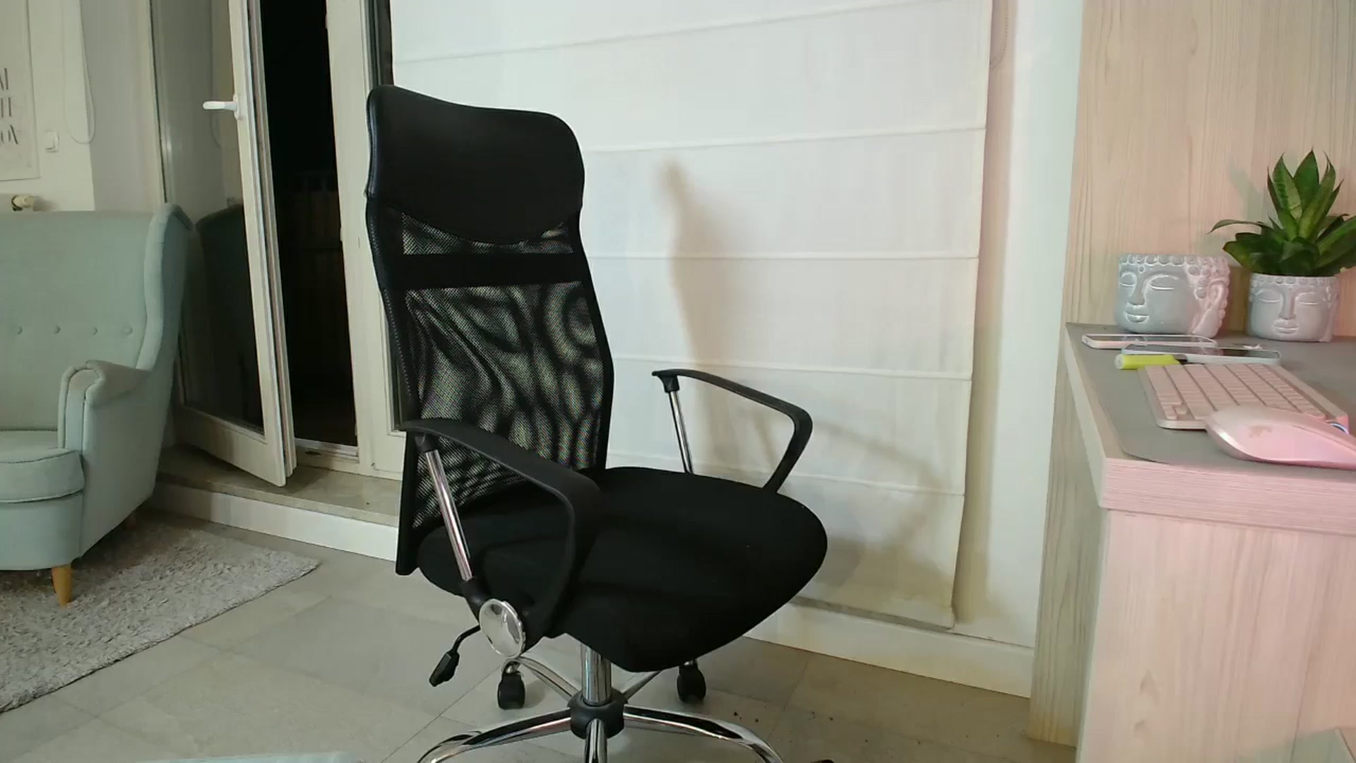Gallery image thumbnail from KotisFoxy's myfreecams stream on, 10/03/2025, 02:36 image 3 of 20