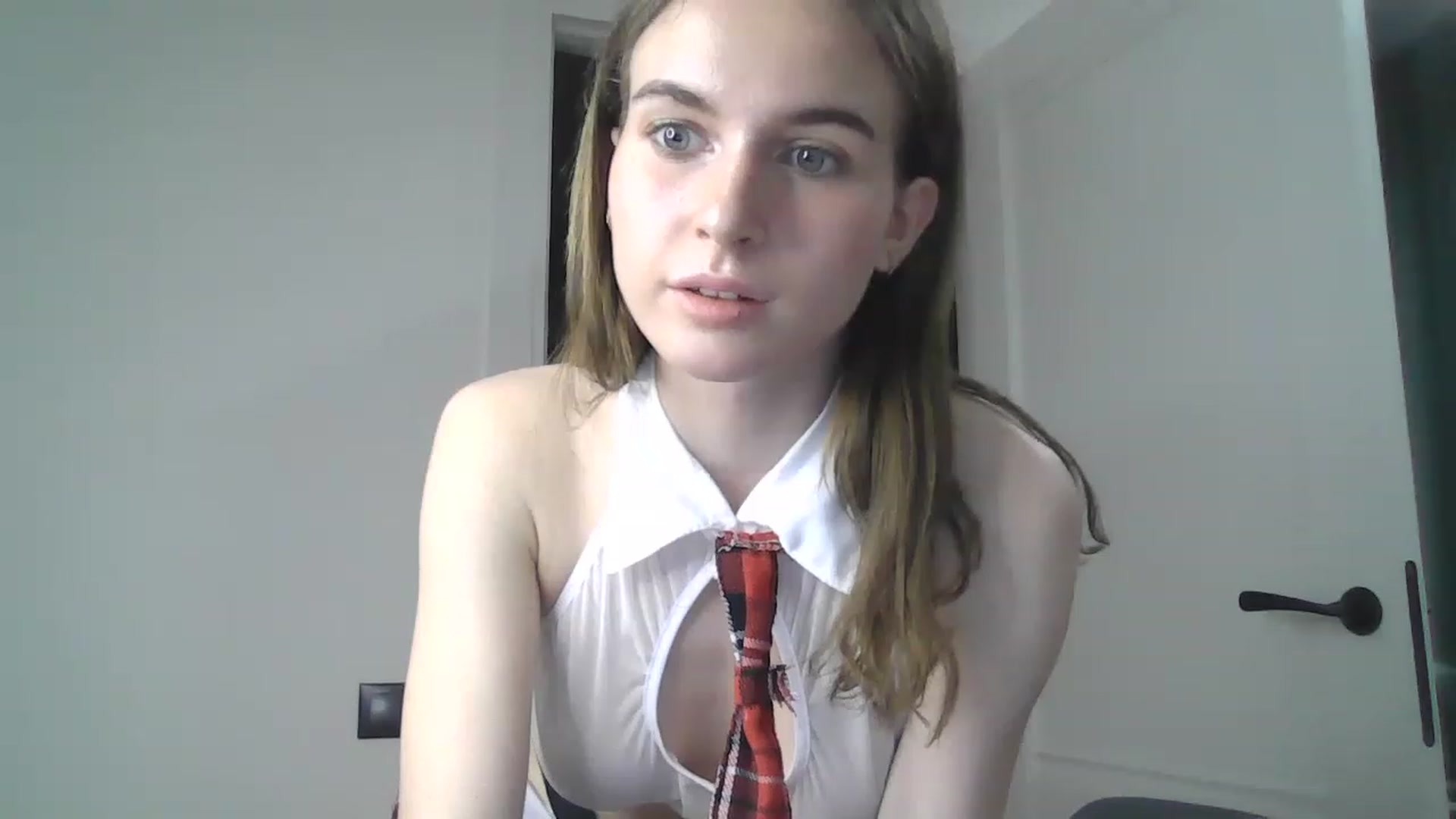 Gallery image thumbnail from Kris_gray's myfreecams stream on, 04/16/2023, 19:43 image 14 of 20