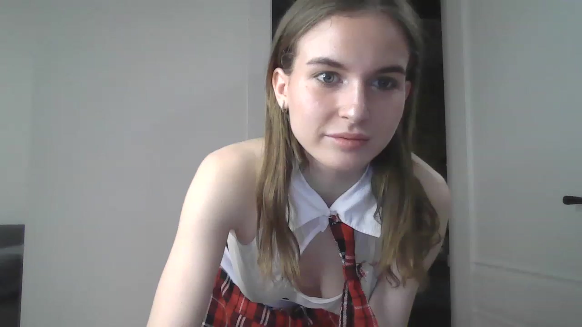 Gallery image thumbnail from Kris_gray's myfreecams stream on, 04/16/2023, 19:43 image 7 of 20