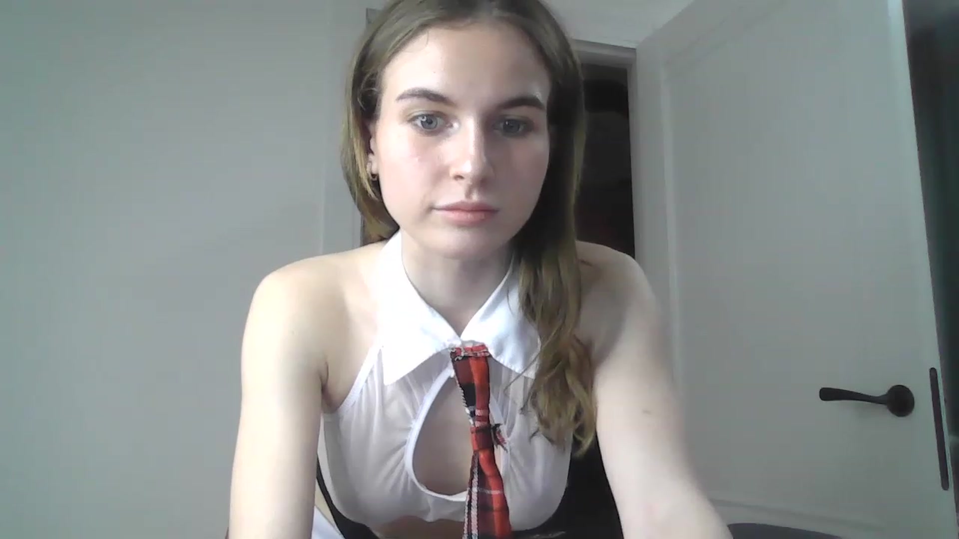 Gallery image thumbnail from Kris_gray's myfreecams stream on, 04/16/2023, 19:43 image 13 of 20